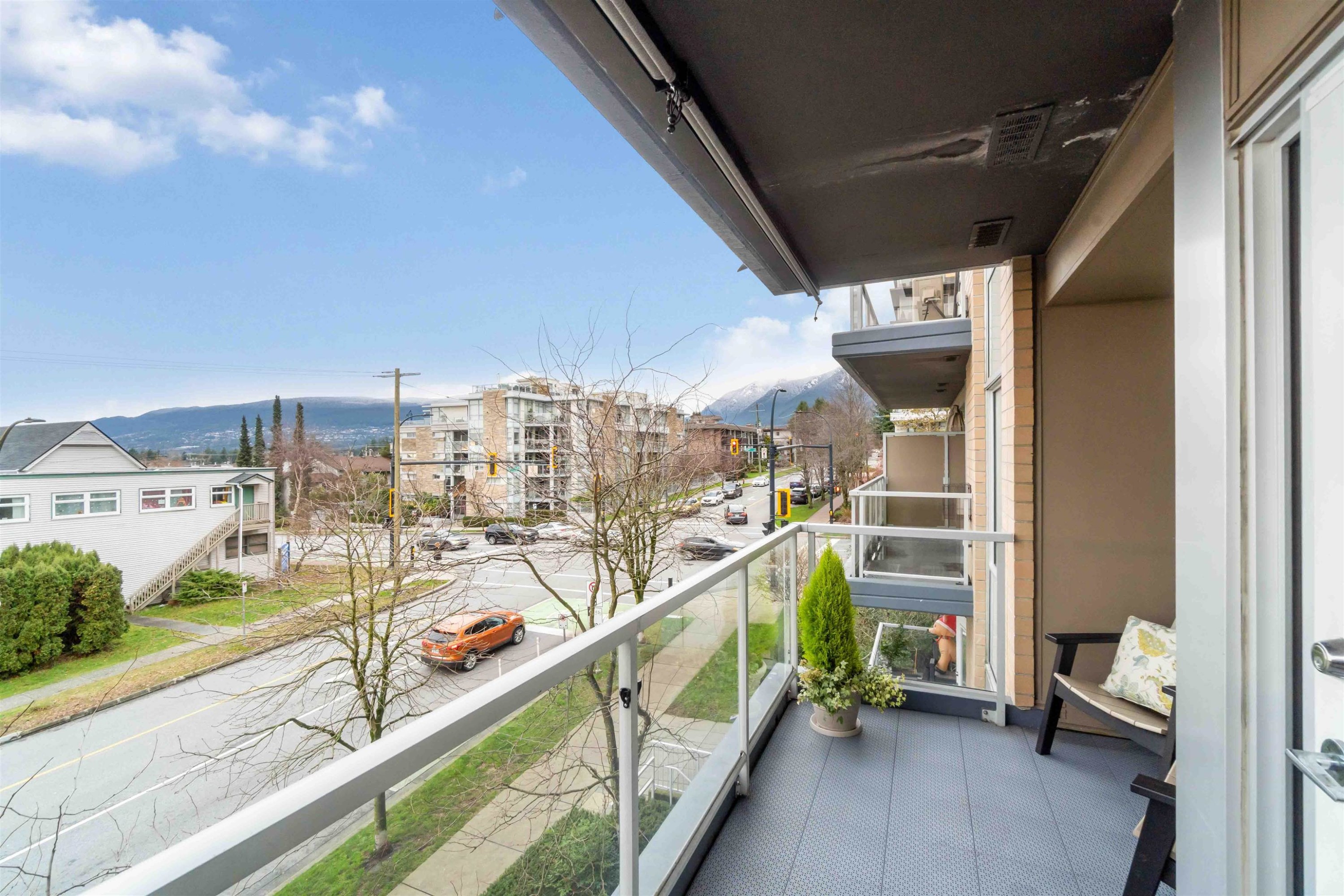 213-1288 Chesterfield Avenue, North Vancouver, BC