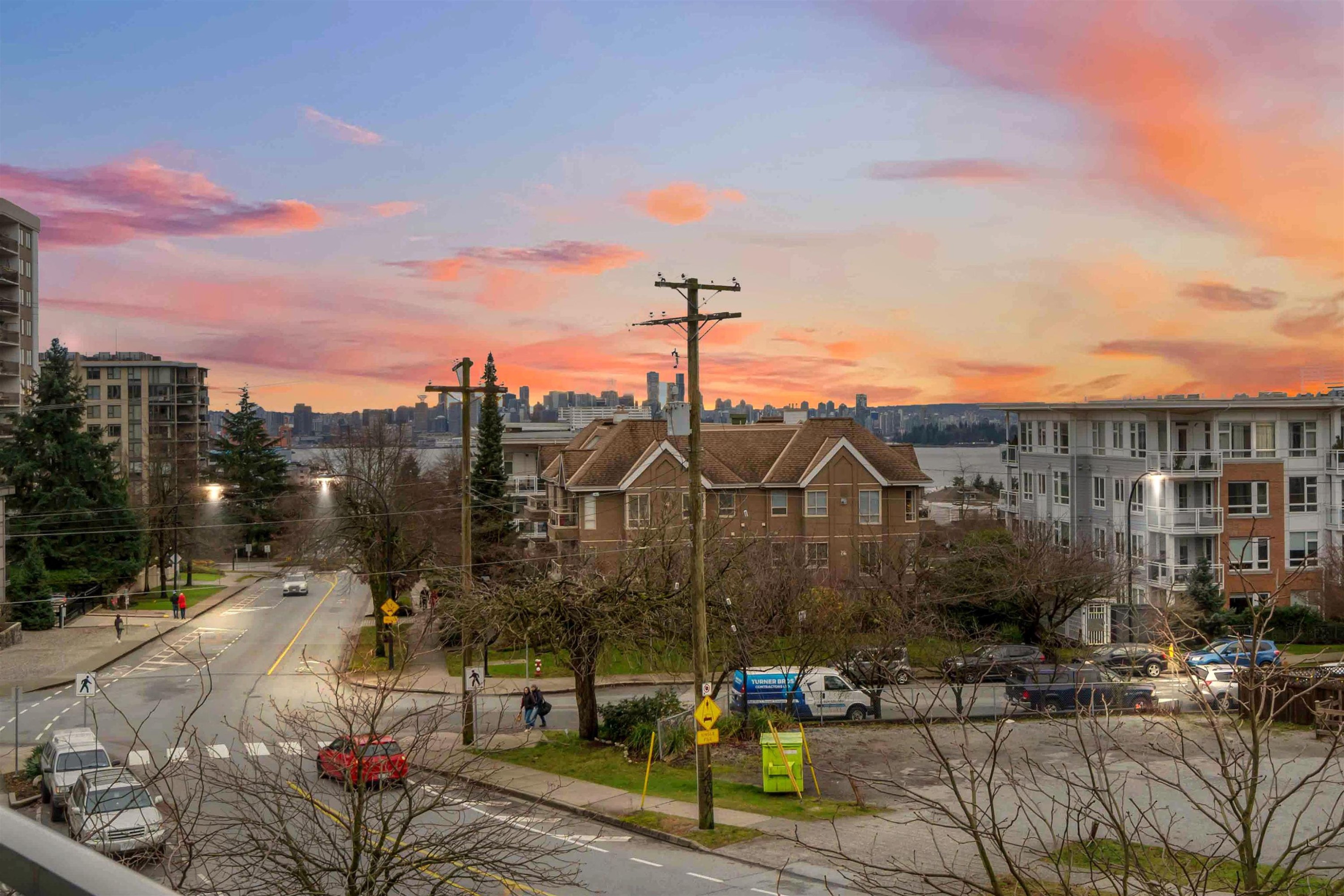 213-1288 Chesterfield Avenue, North Vancouver, BC