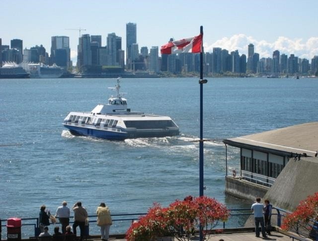 213-1288 Chesterfield Avenue, North Vancouver, BC