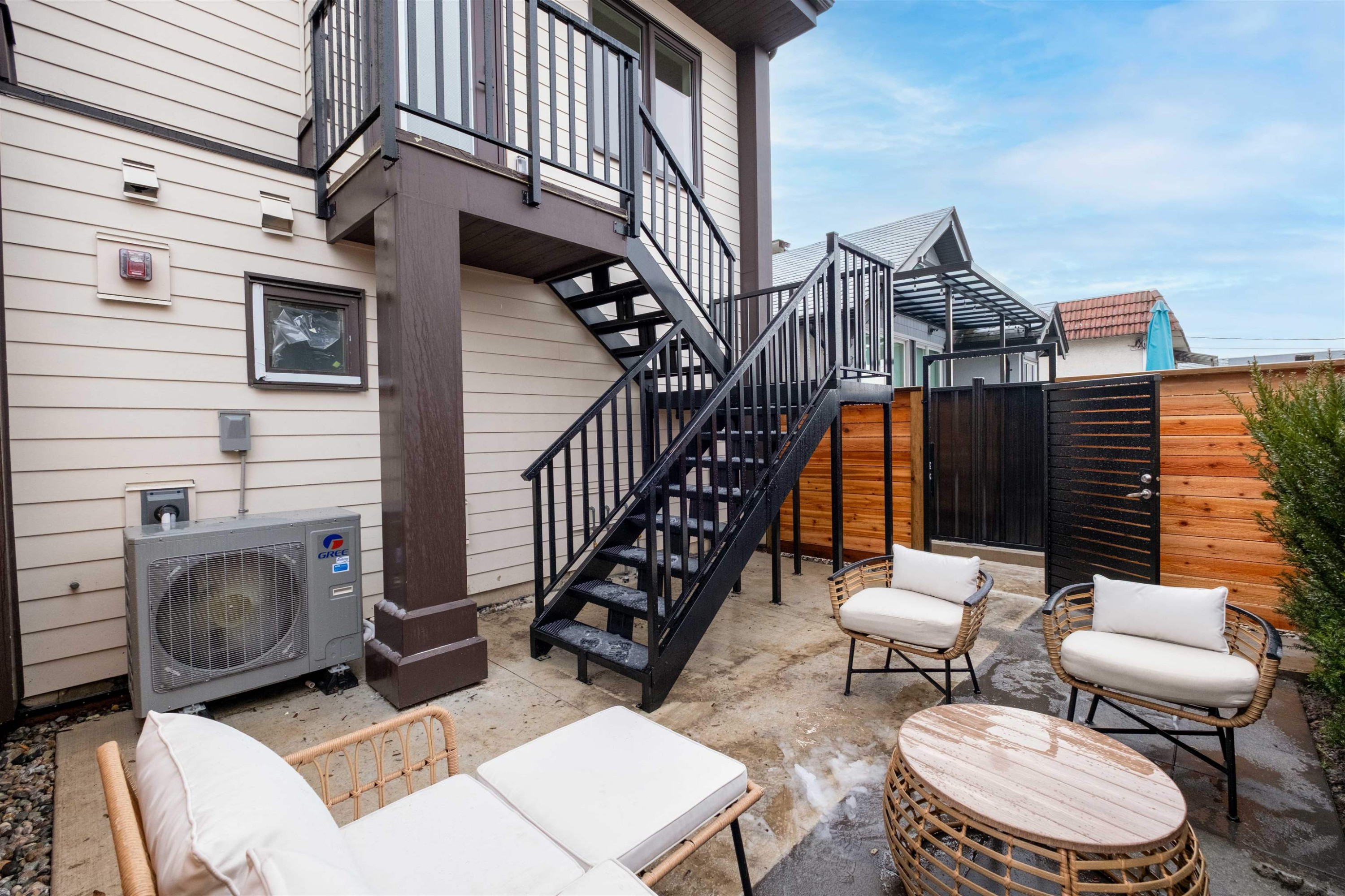 2-2667 Pender Street E, Vancouver, BC