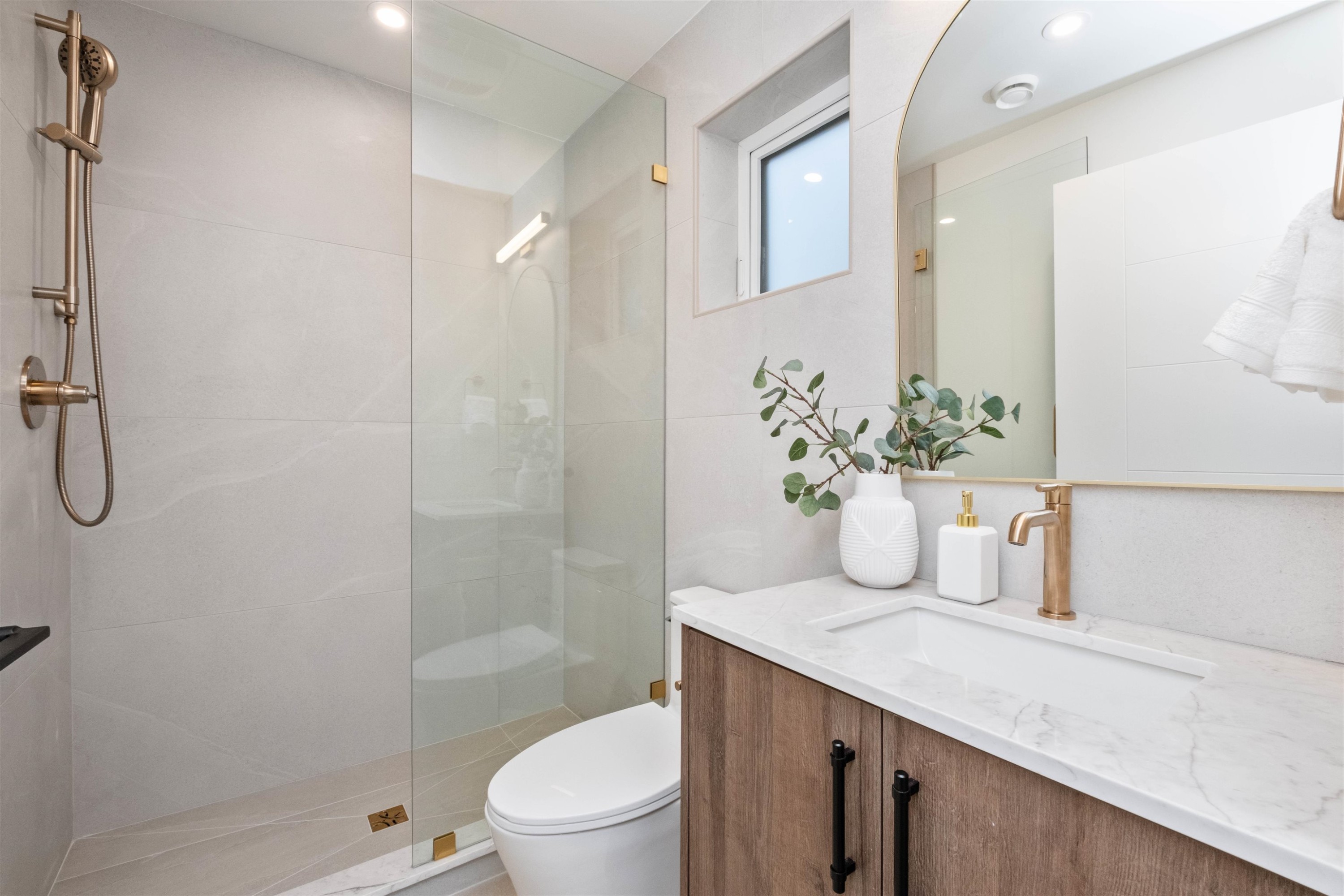 4-2667 Pender Street E, Vancouver, BC