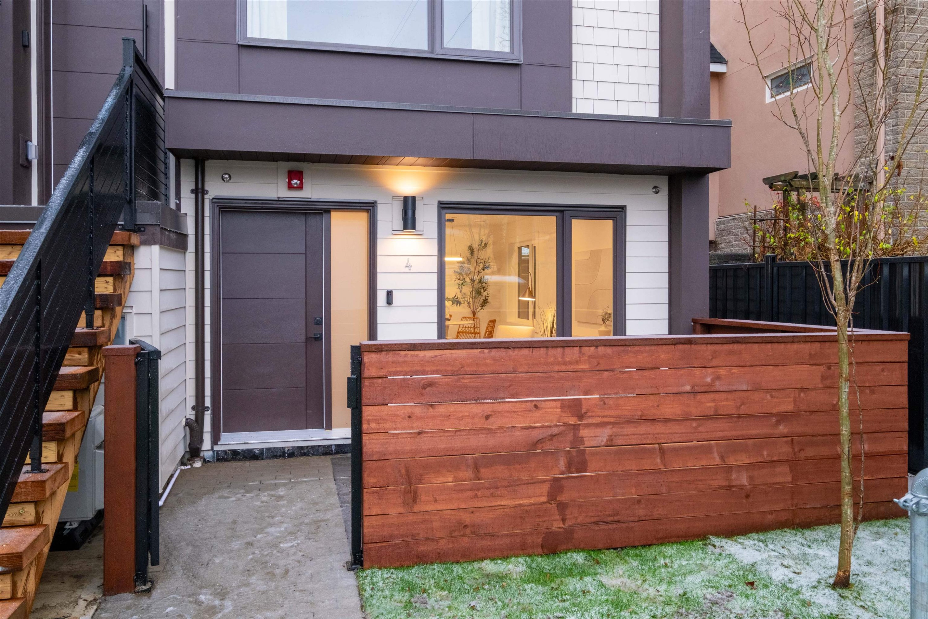 4-2667 Pender Street E, Vancouver, BC