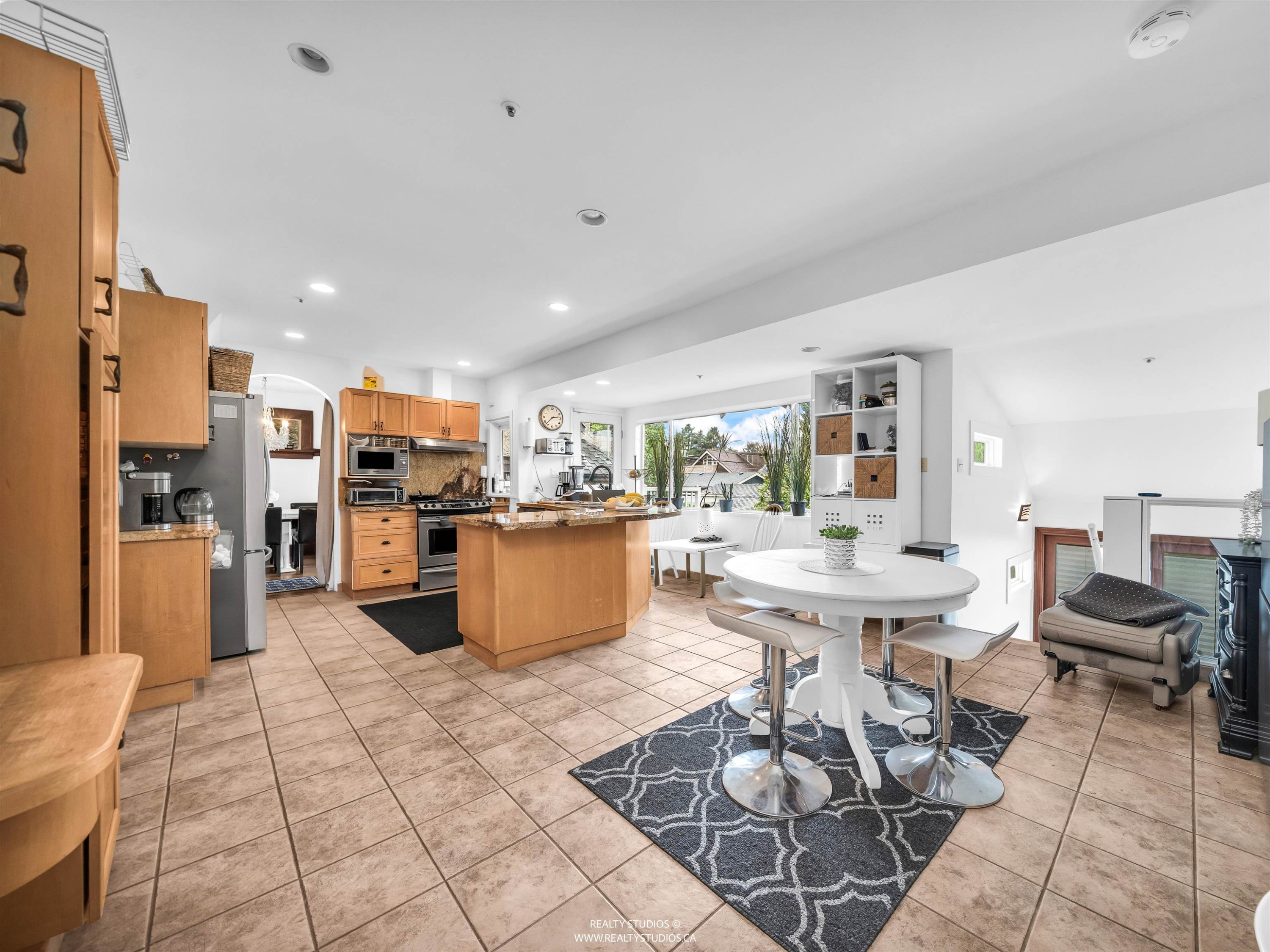 3025 2Nd Avenue W, Vancouver, BC