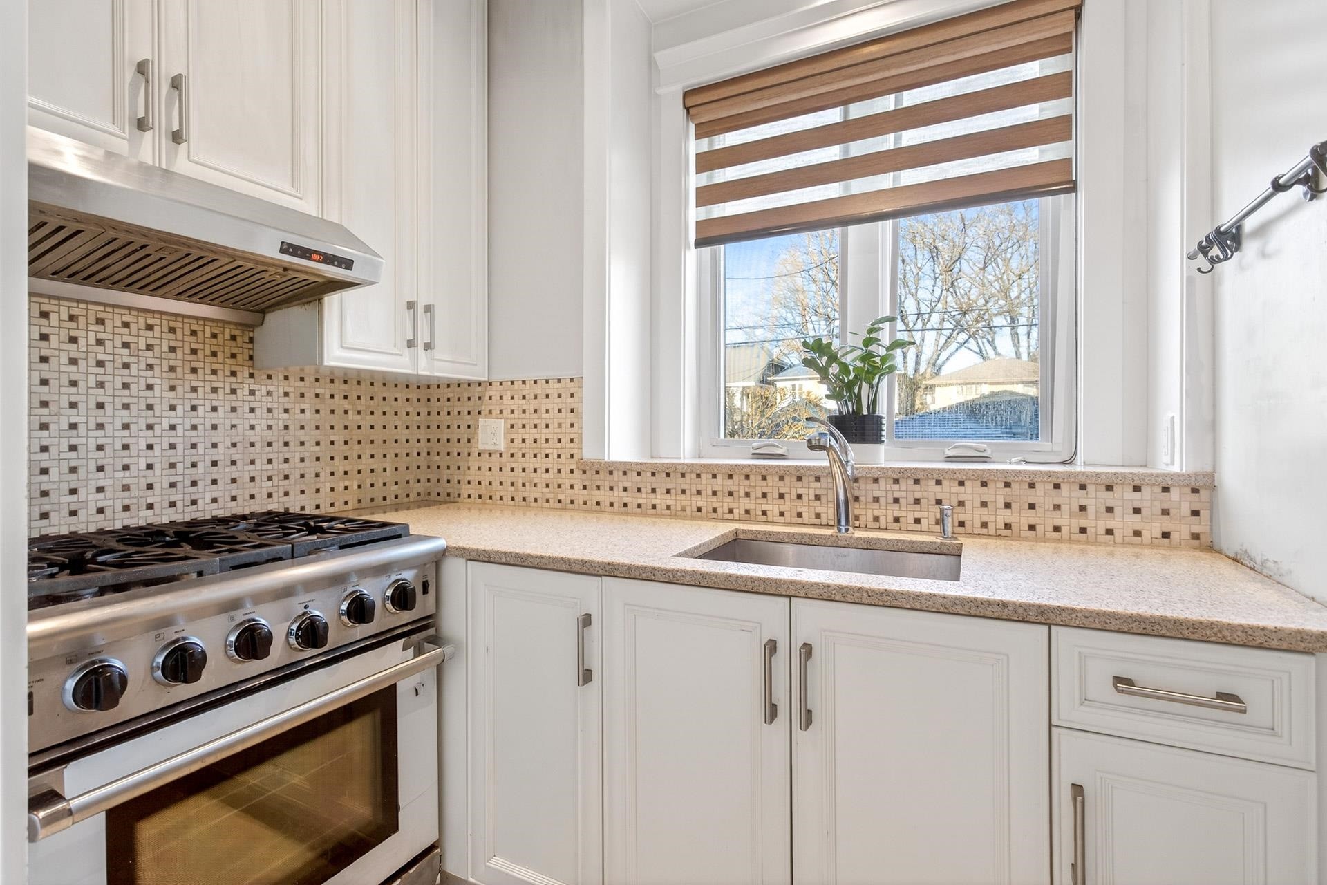 2989 32Nd Avenue W, Vancouver, BC