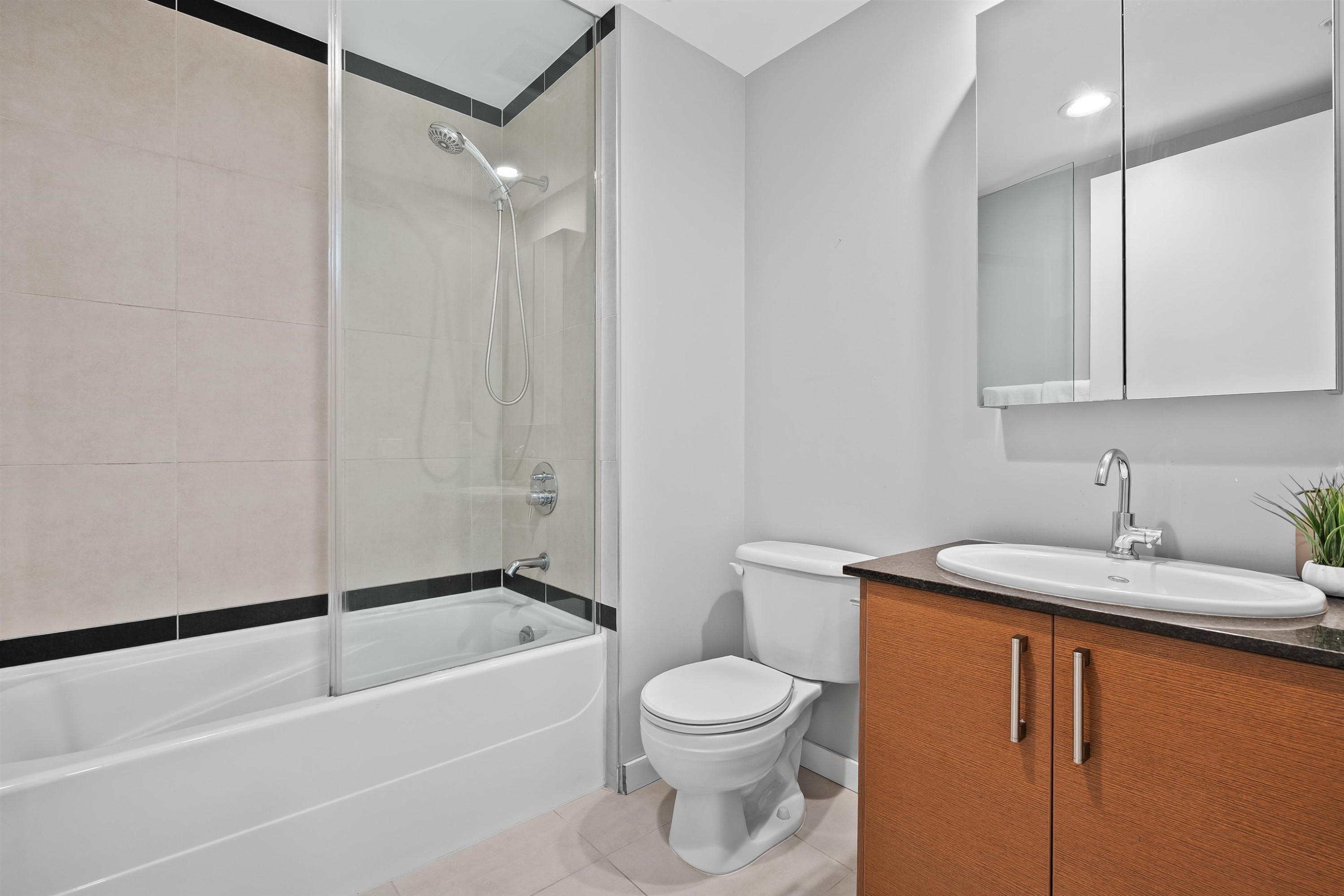 902-4250 Dawson Street, Burnaby, BC