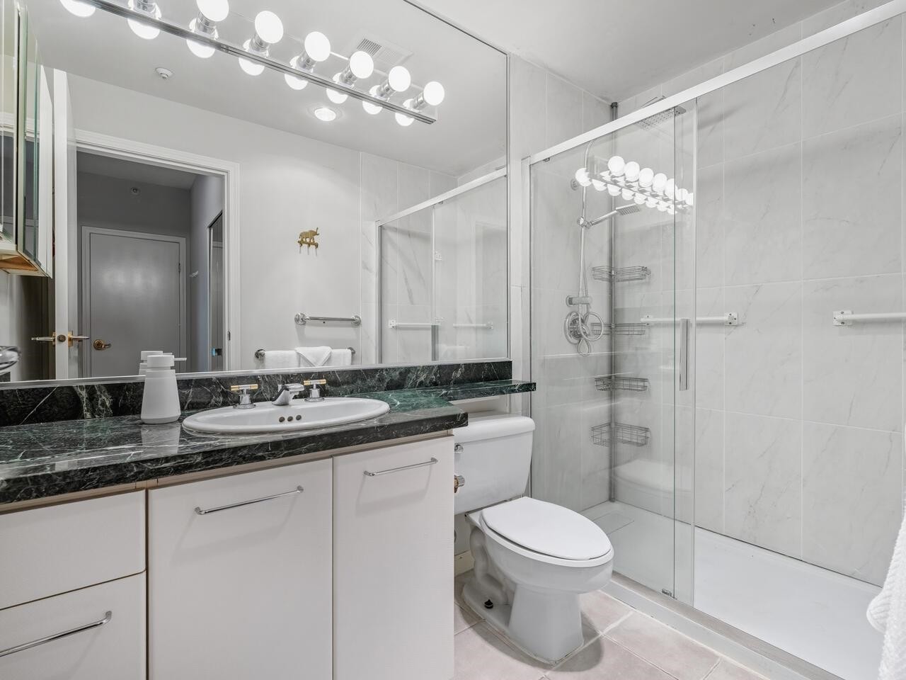 18C-139 Drake Street, Vancouver, BC