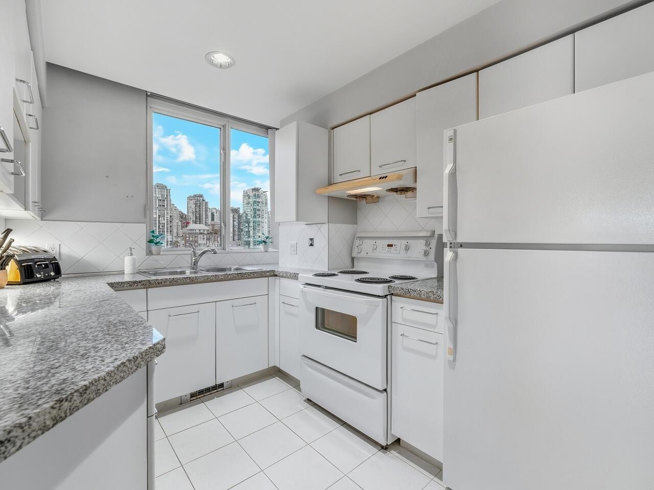 18C-139 Drake Street, Vancouver, BC