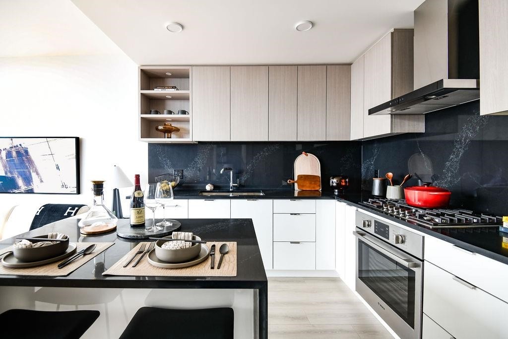 2504-4988 Bennett Street, Burnaby, BC