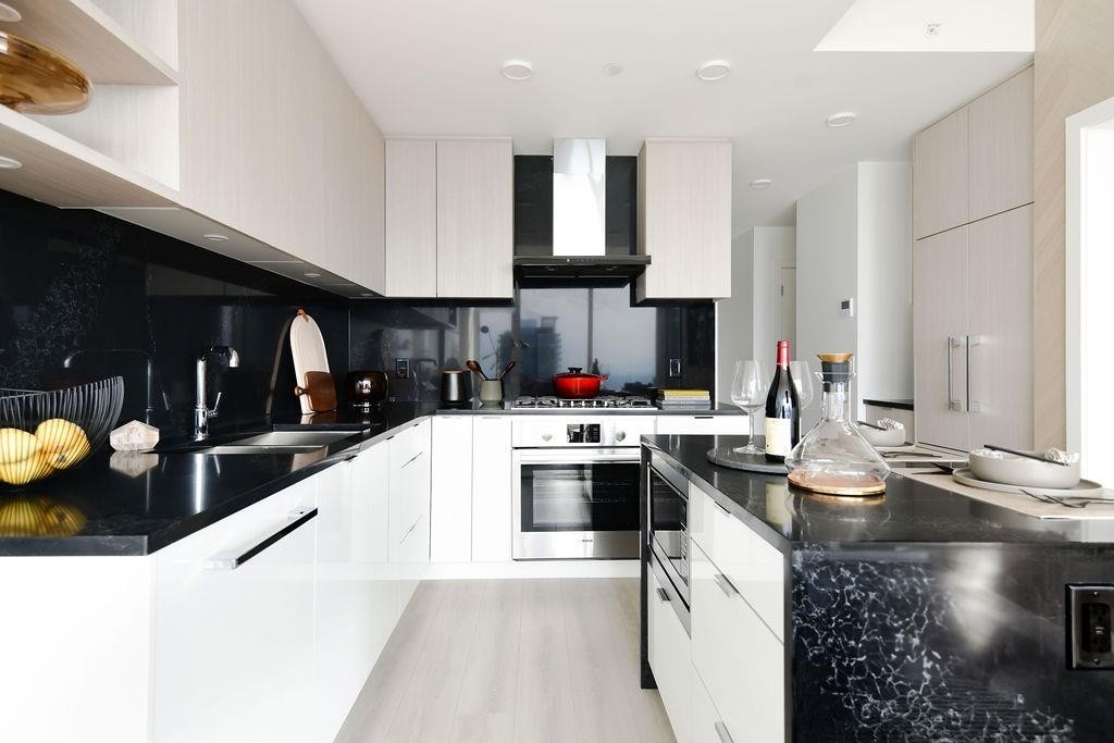 2504-4988 Bennett Street, Burnaby, BC