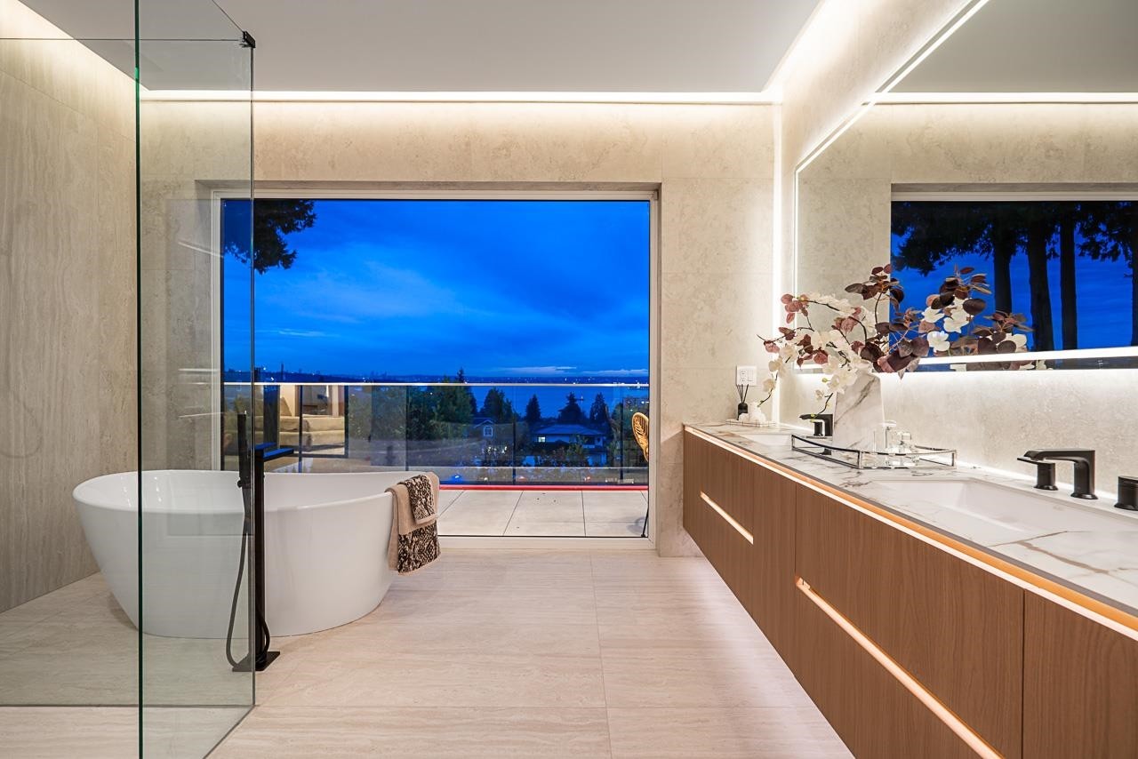 2356 Ottawa Avenue, West Vancouver, BC