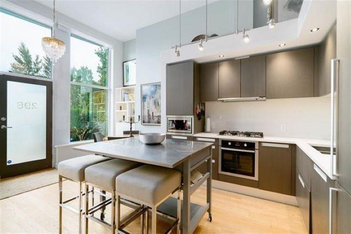 296 1St Avenue W, Vancouver, BC