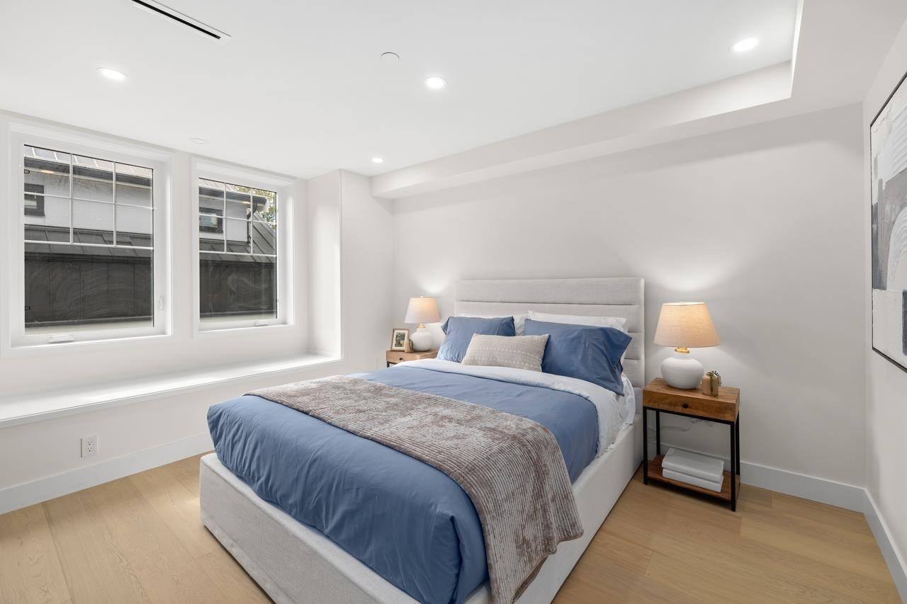 2436 49Th Avenue W, Vancouver, BC