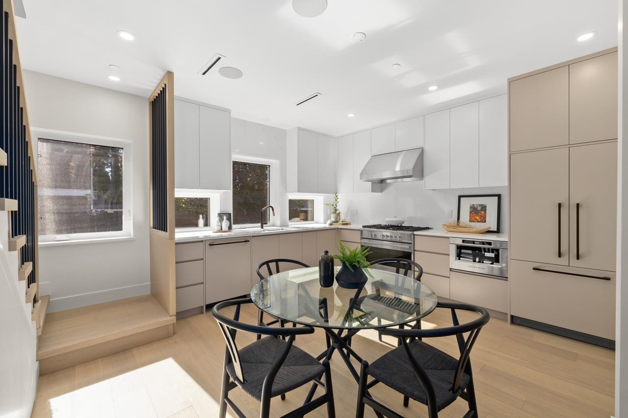 2430 49Th Avenue W, Vancouver, BC