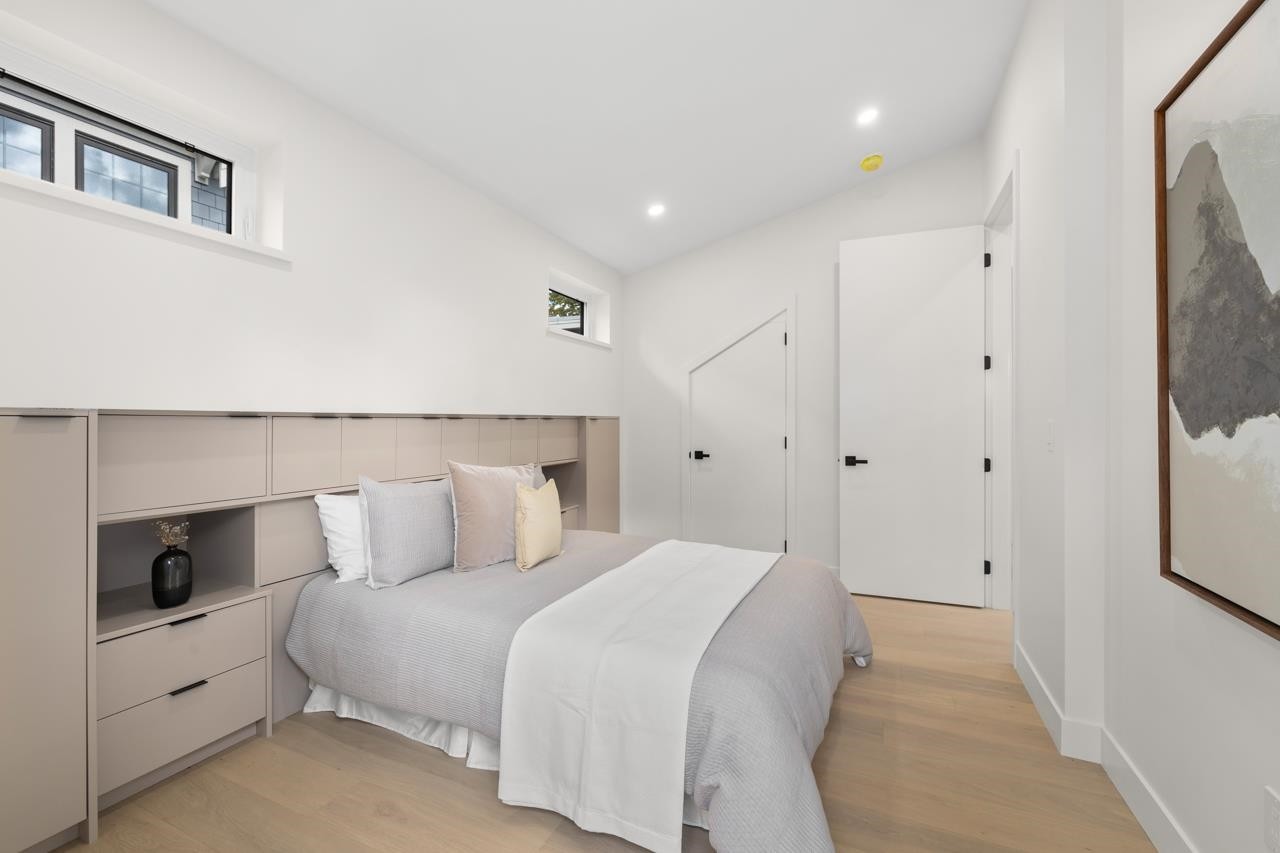 2430 49Th Avenue W, Vancouver, BC