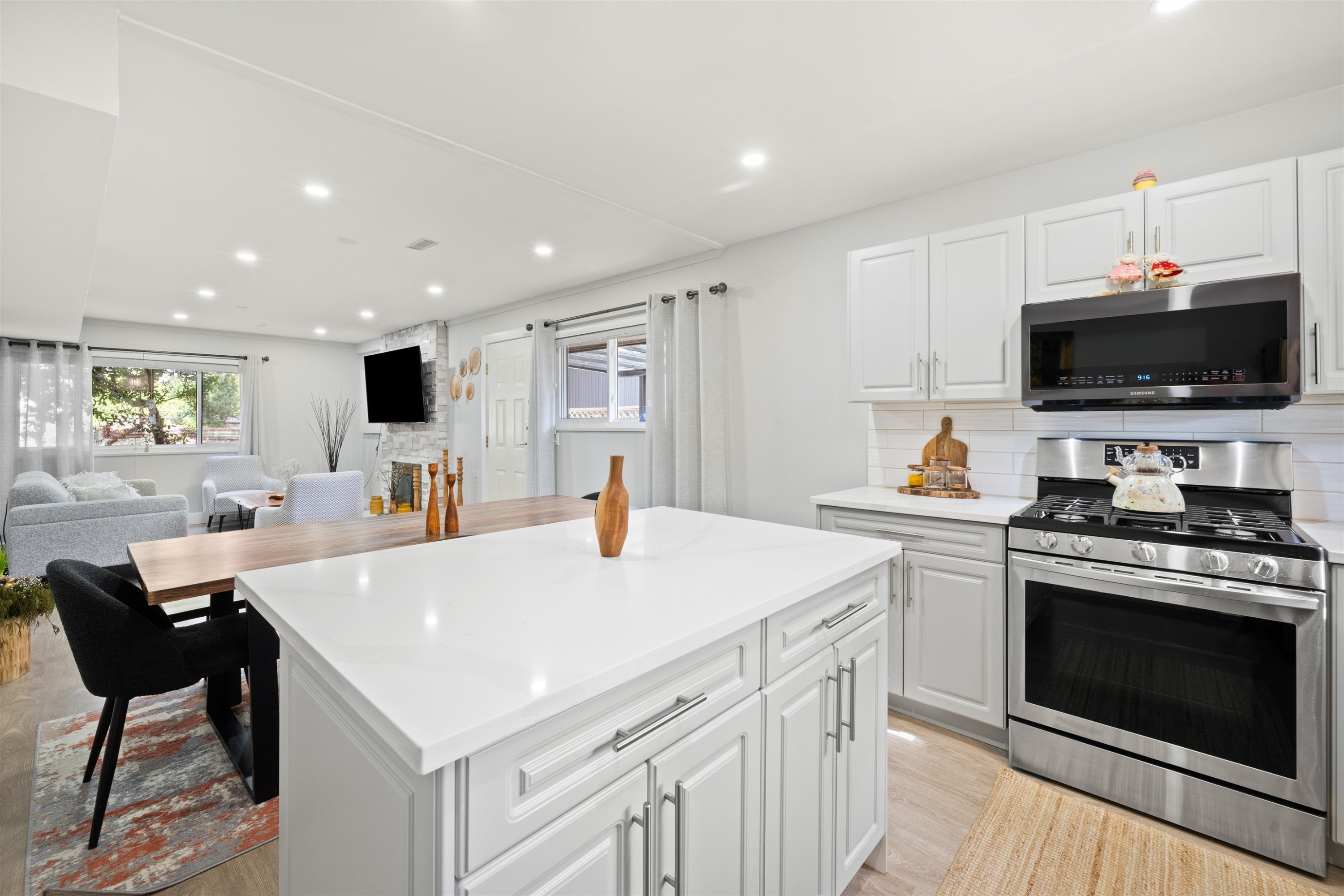 2333 Kirkstone Road, North Vancouver, BC