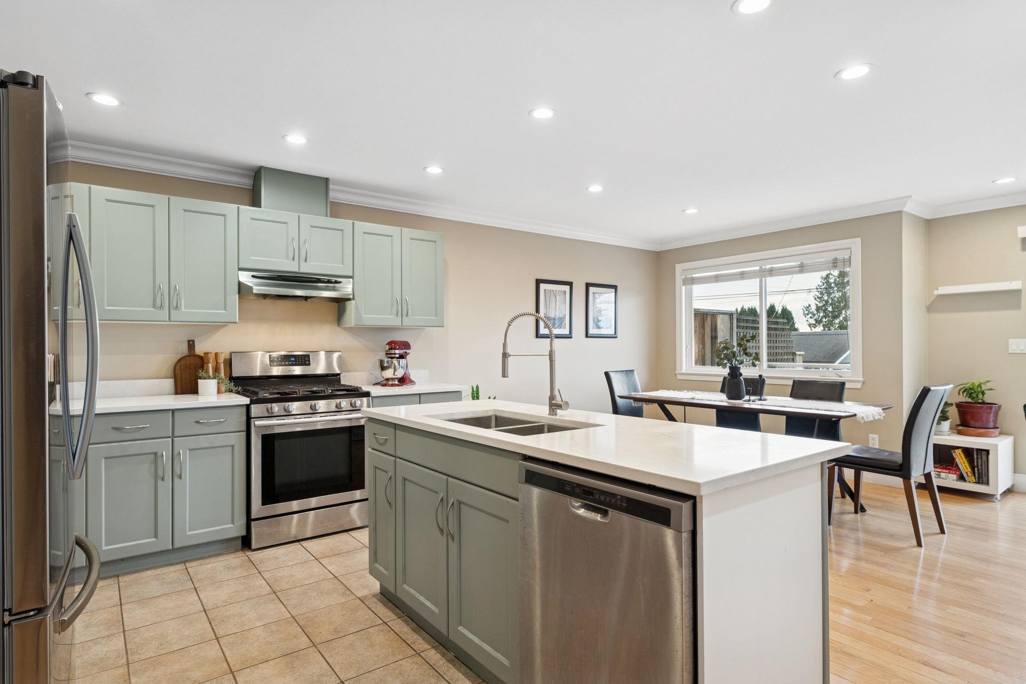 353 5Th Street E, North Vancouver, BC