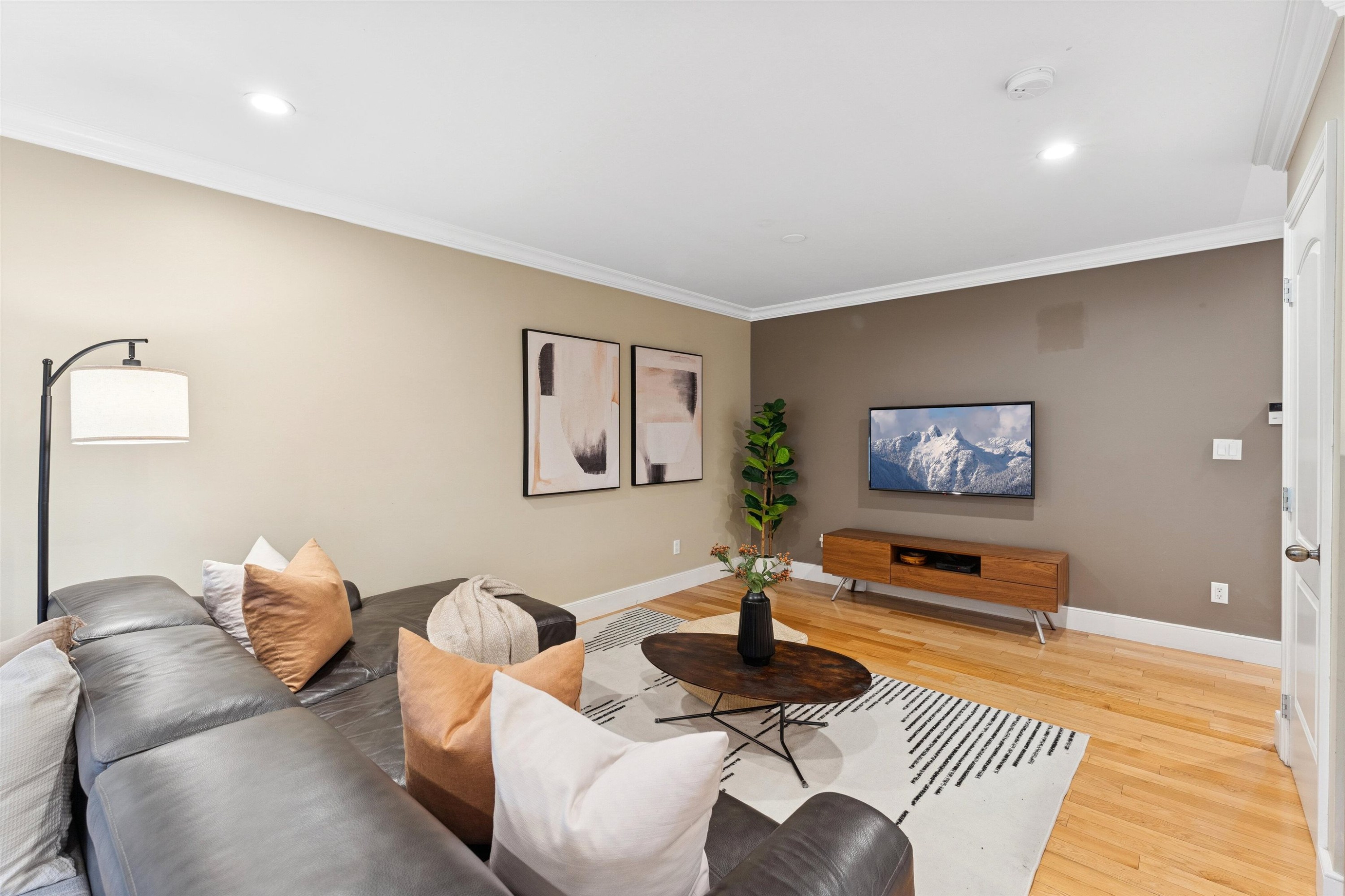 353 5Th Street E, North Vancouver, BC