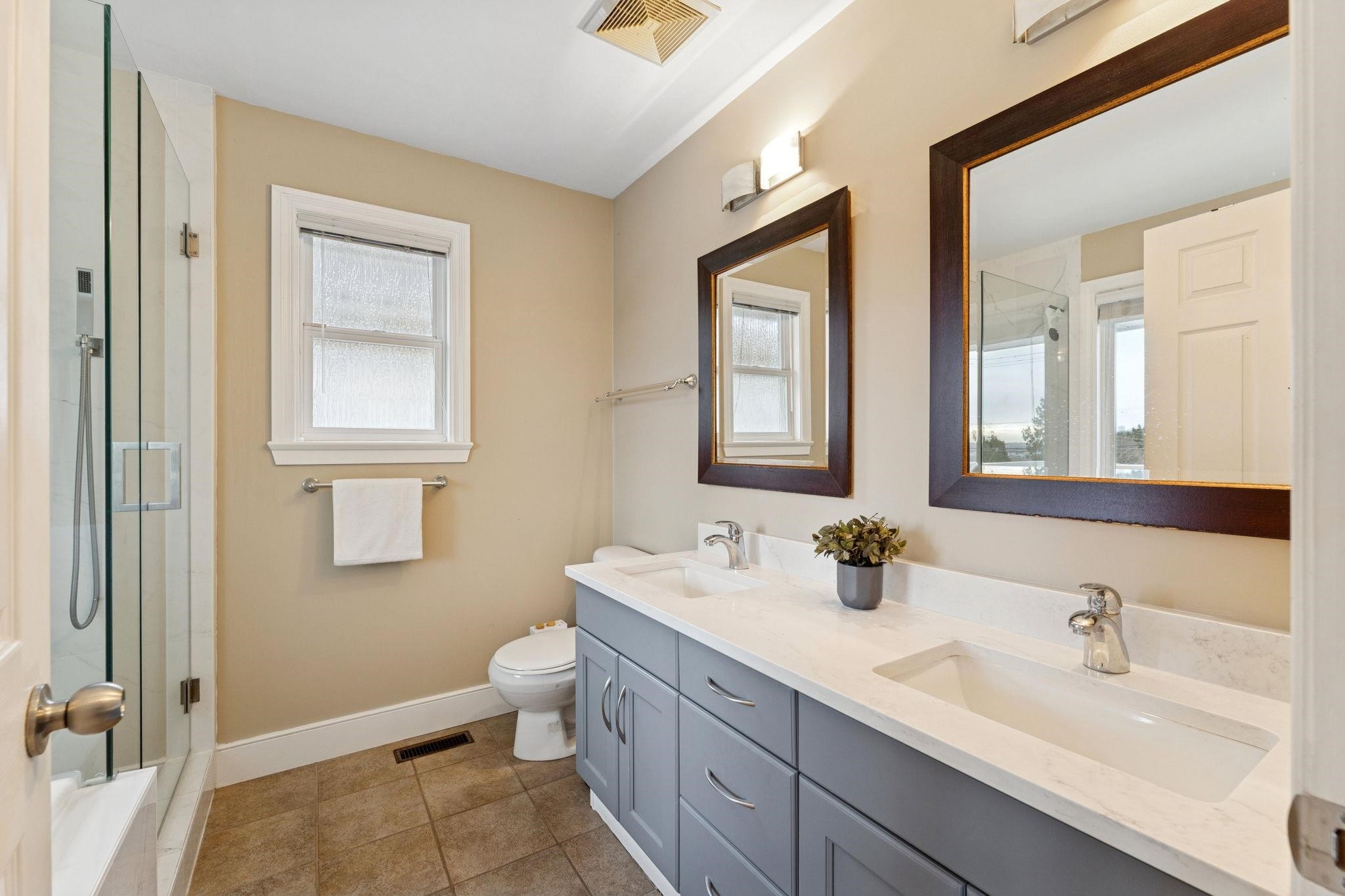 353 5Th Street E, North Vancouver, BC