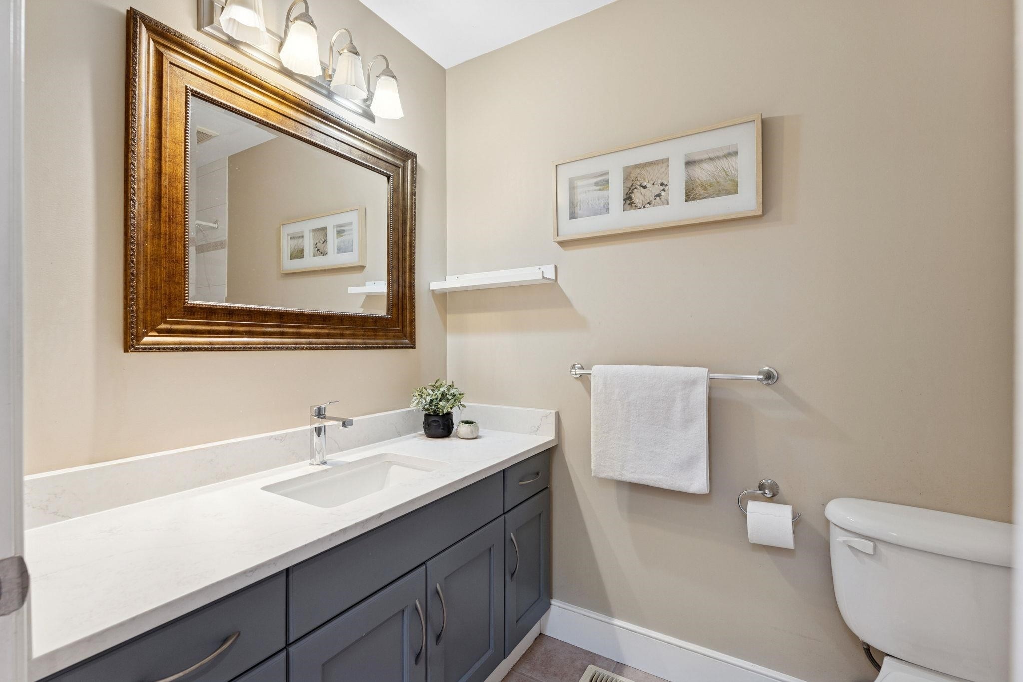 353 5Th Street E, North Vancouver, BC