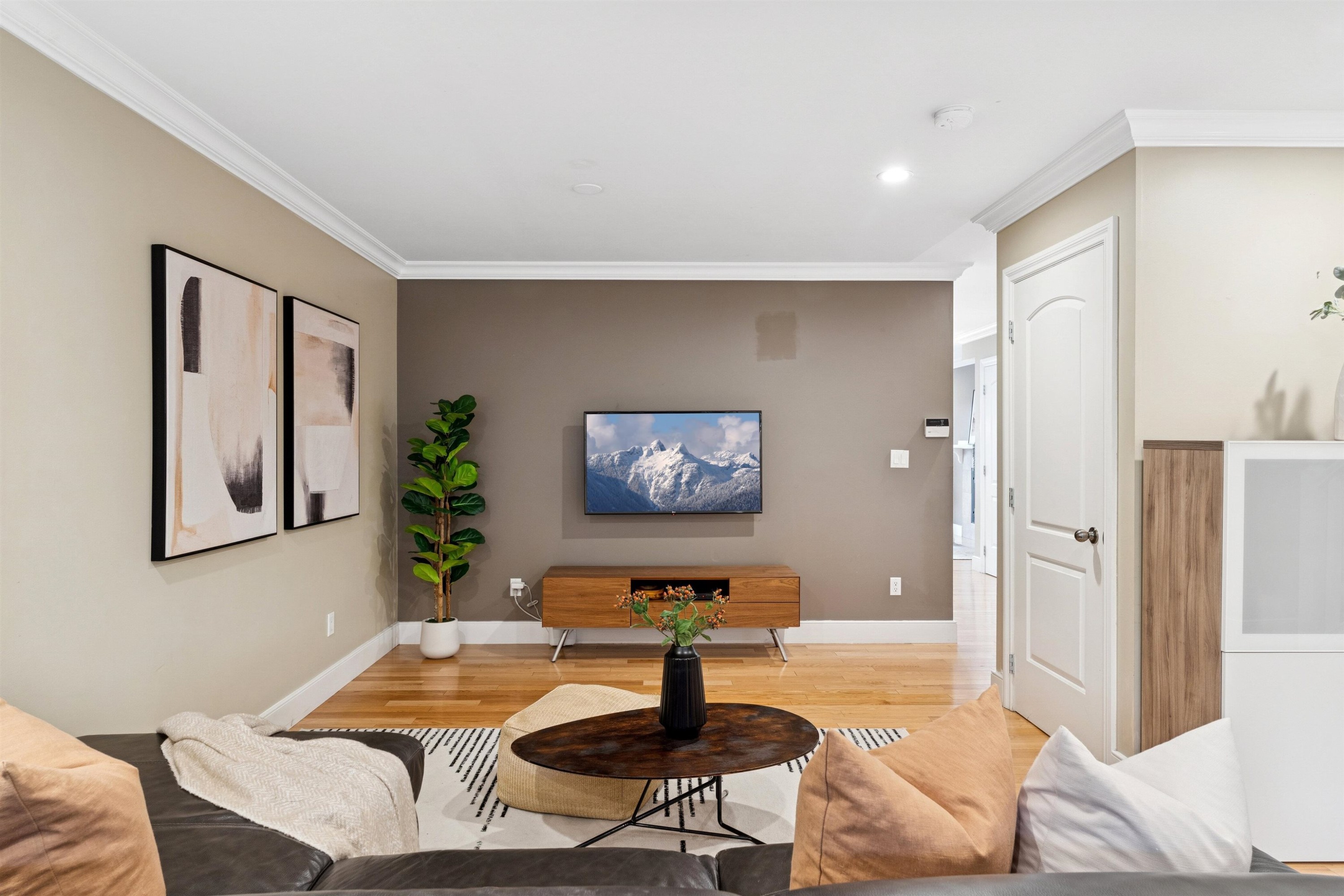 353 5Th Street E, North Vancouver, BC