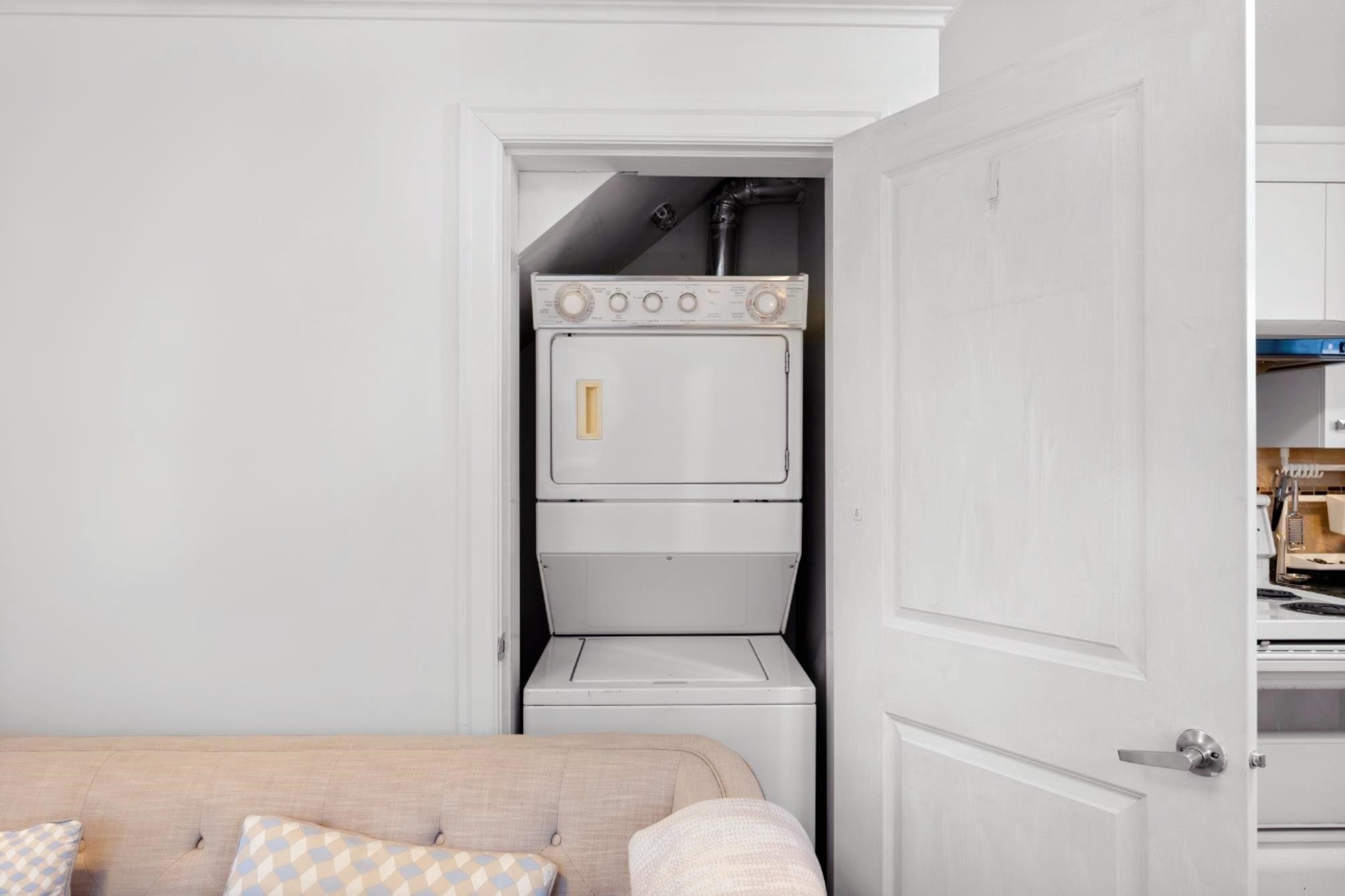 2643 8Th Avenue E, Vancouver, BC