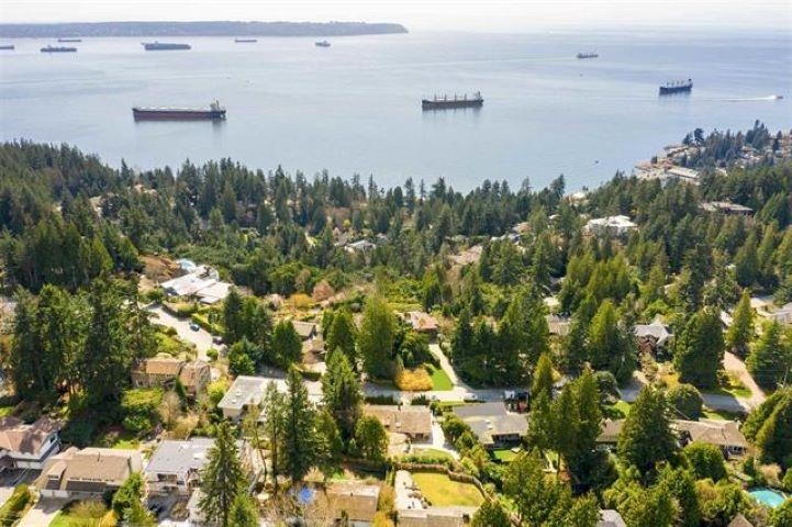 3895 Southridge Avenue, West Vancouver, BC