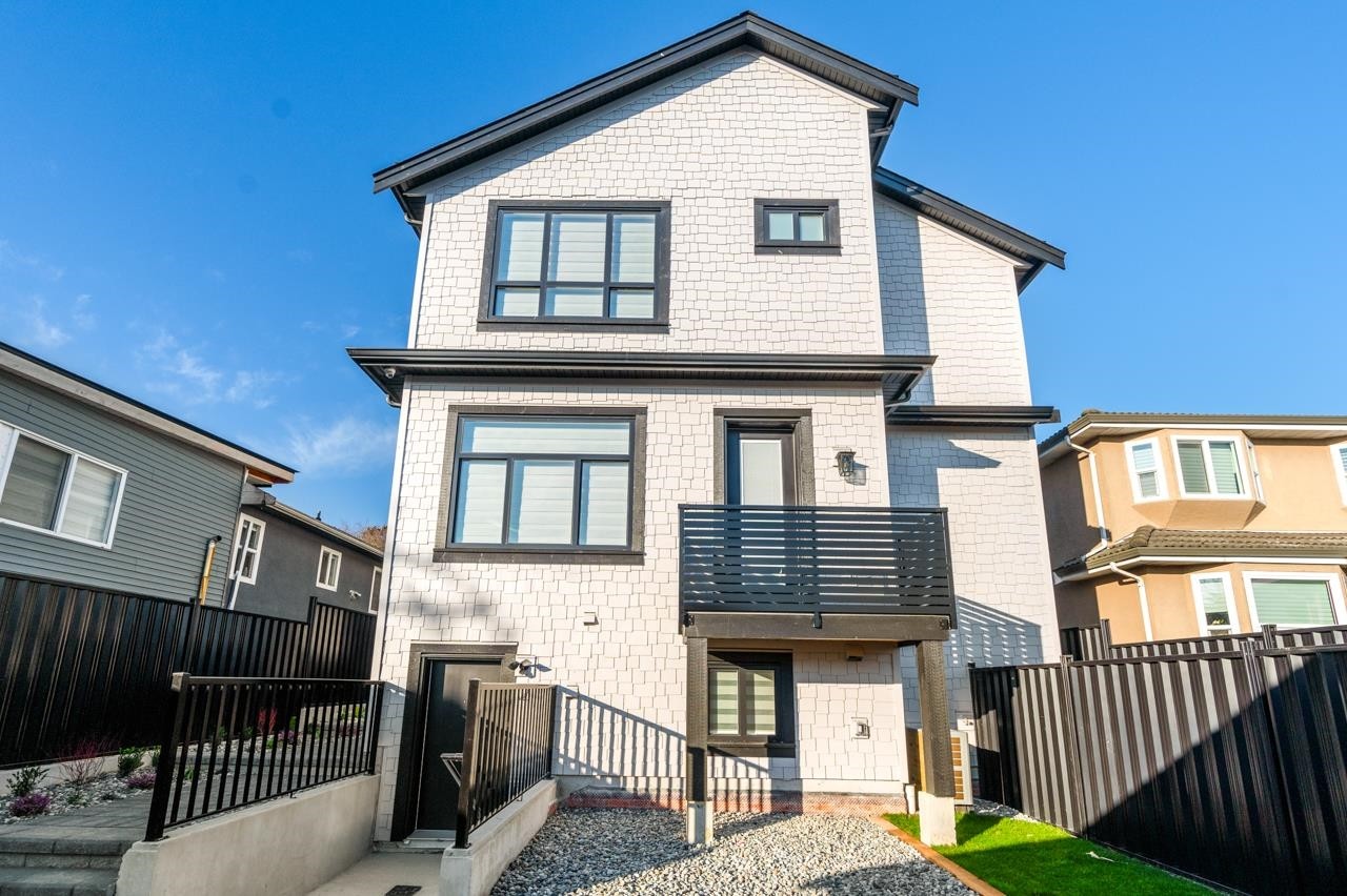 1328 64Th Avenue E, Vancouver, BC