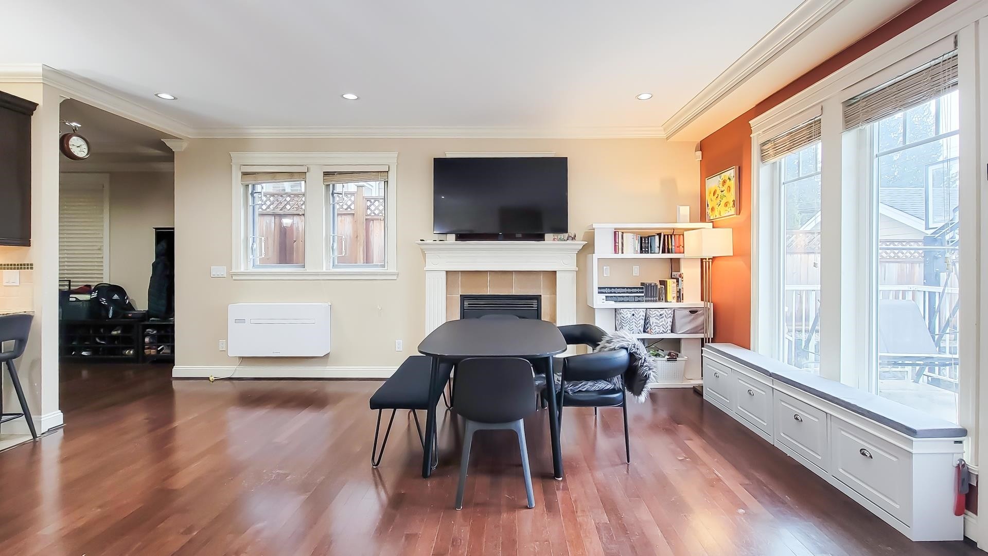 203 18Th Street E, North Vancouver, BC