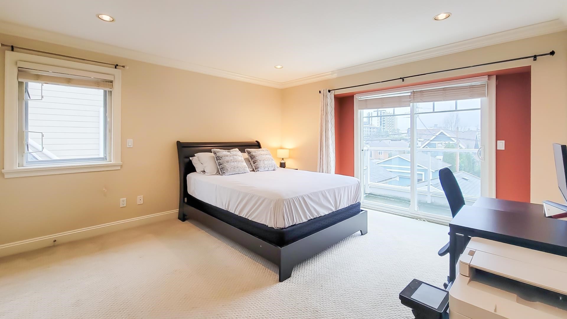 203 18Th Street E, North Vancouver, BC