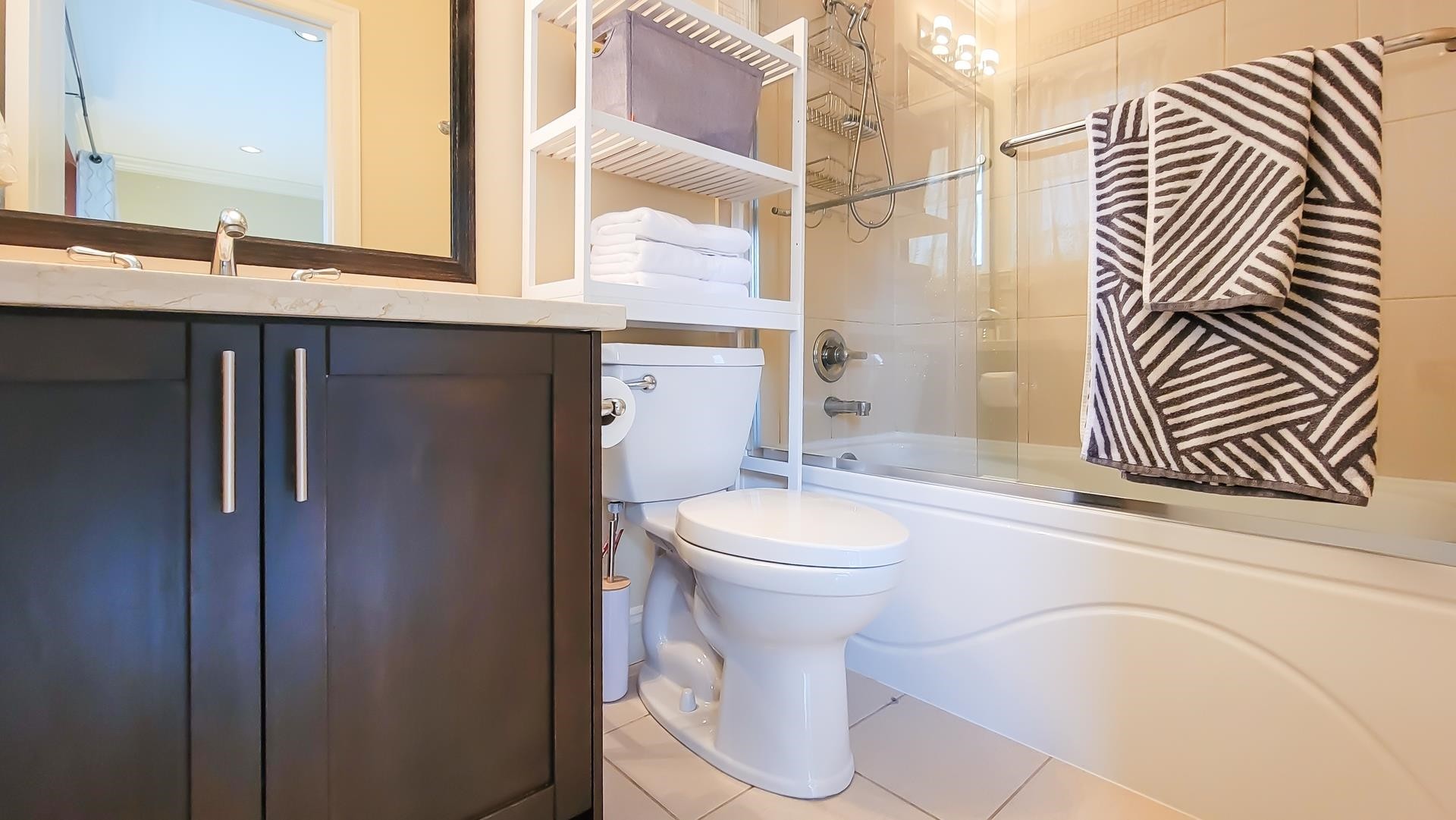 203 18Th Street E, North Vancouver, BC