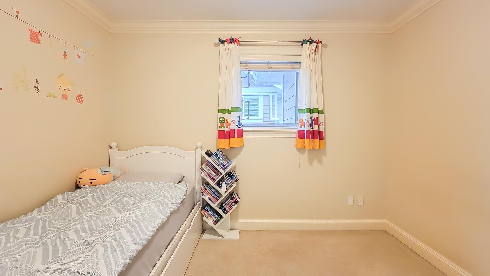 203 18Th Street E, North Vancouver, BC