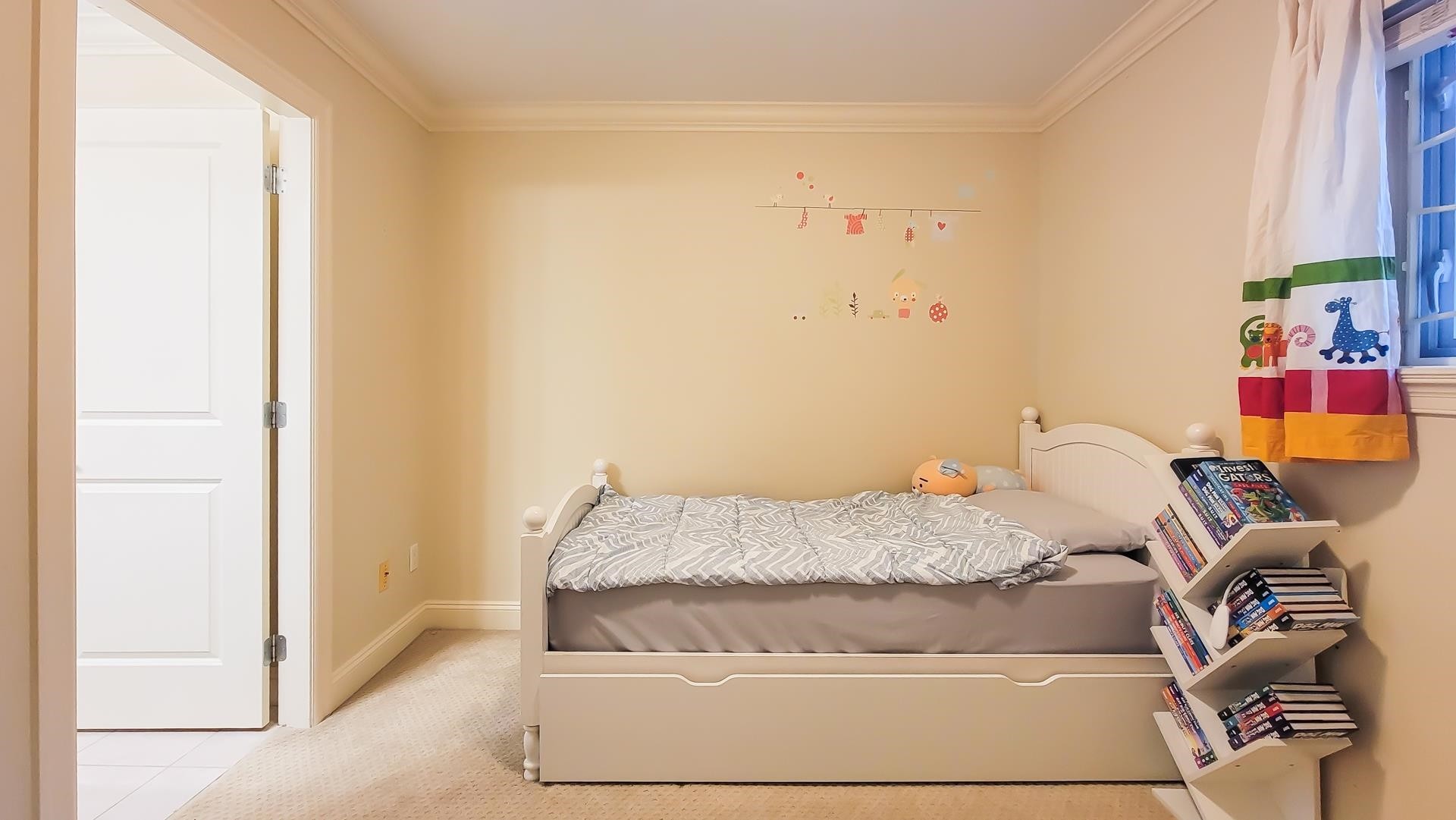 203 18Th Street E, North Vancouver, BC