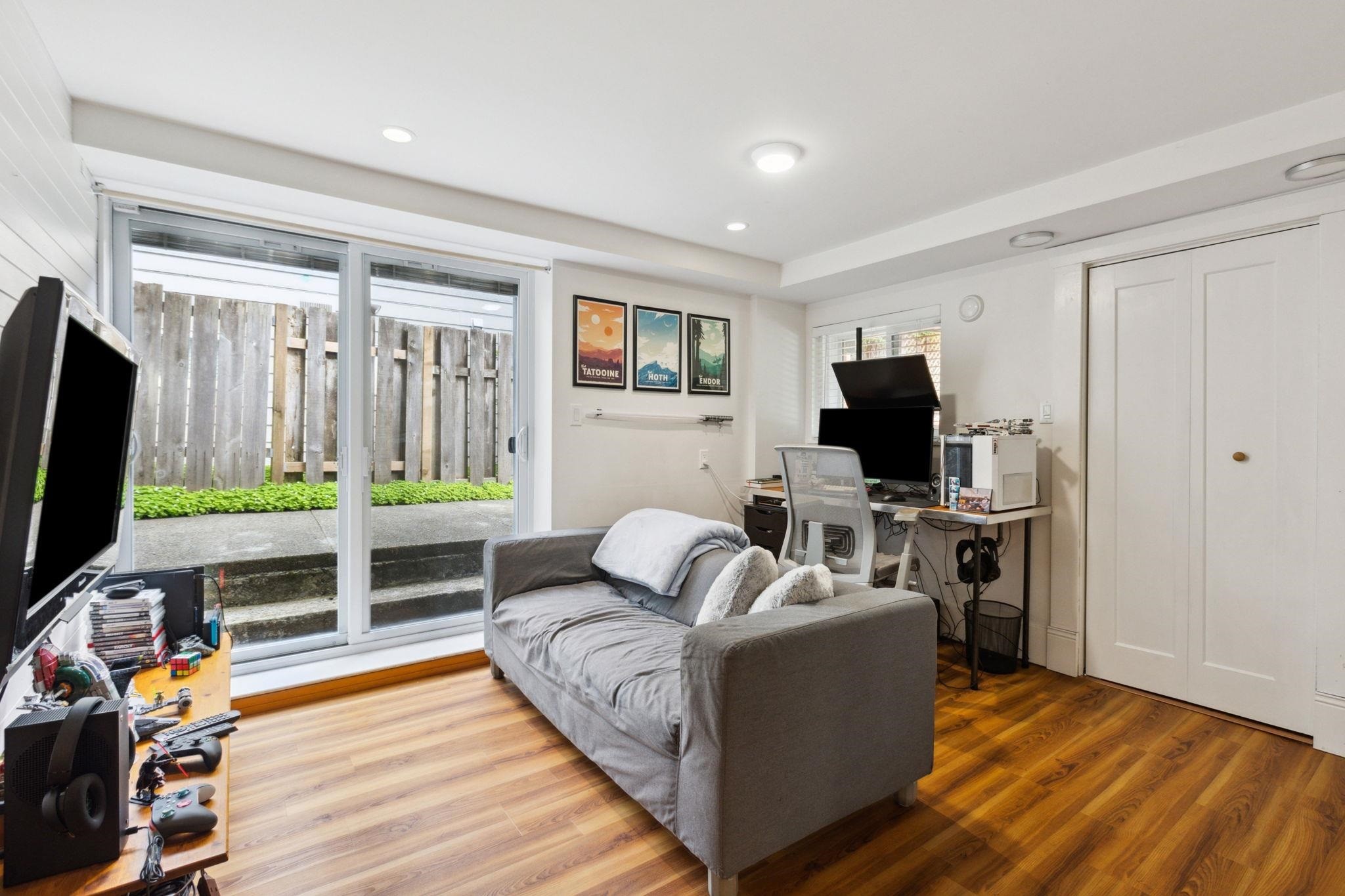 349 24Th Street E, North Vancouver, BC