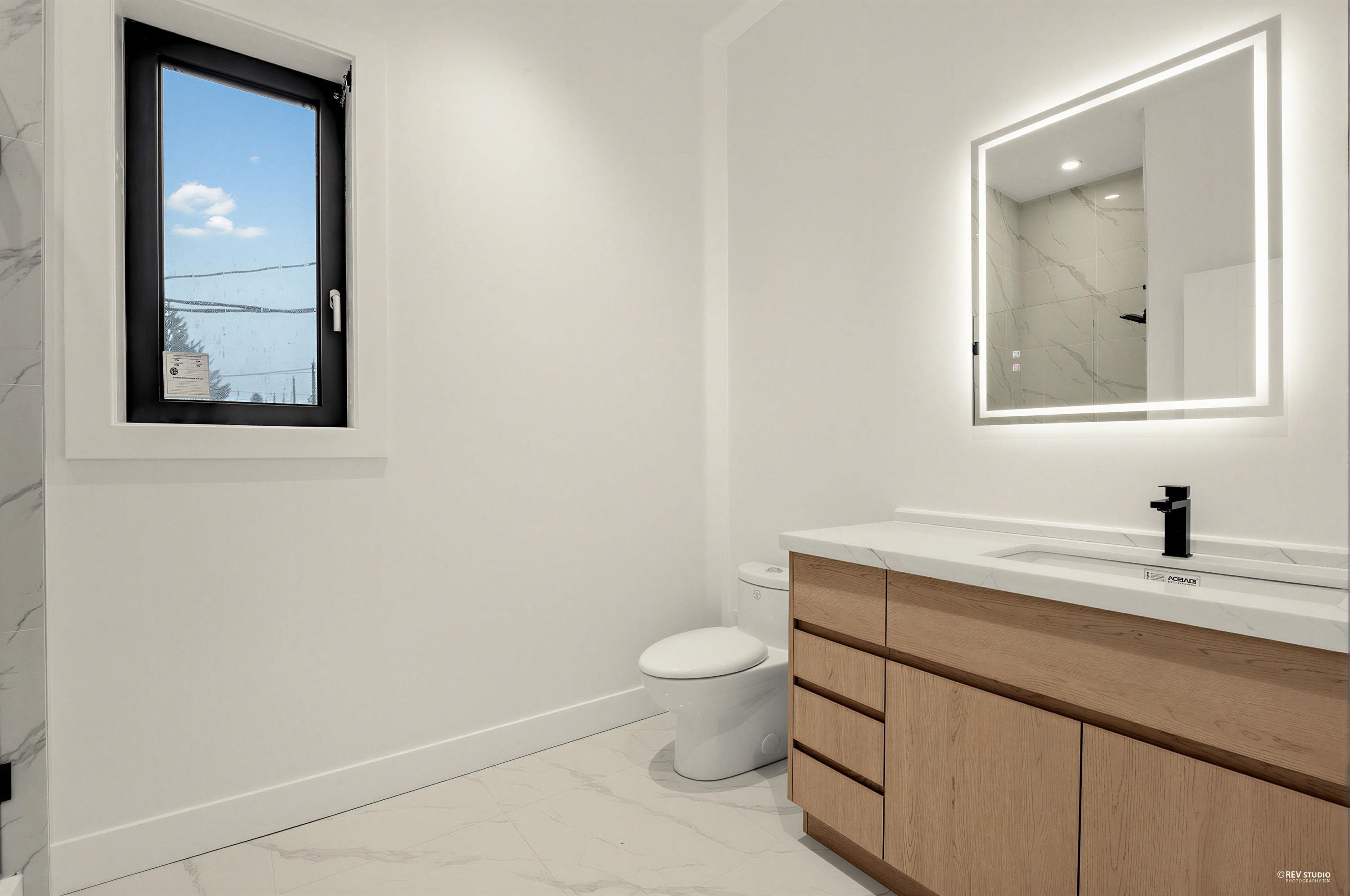 260 65Th Avenue E, Vancouver, BC