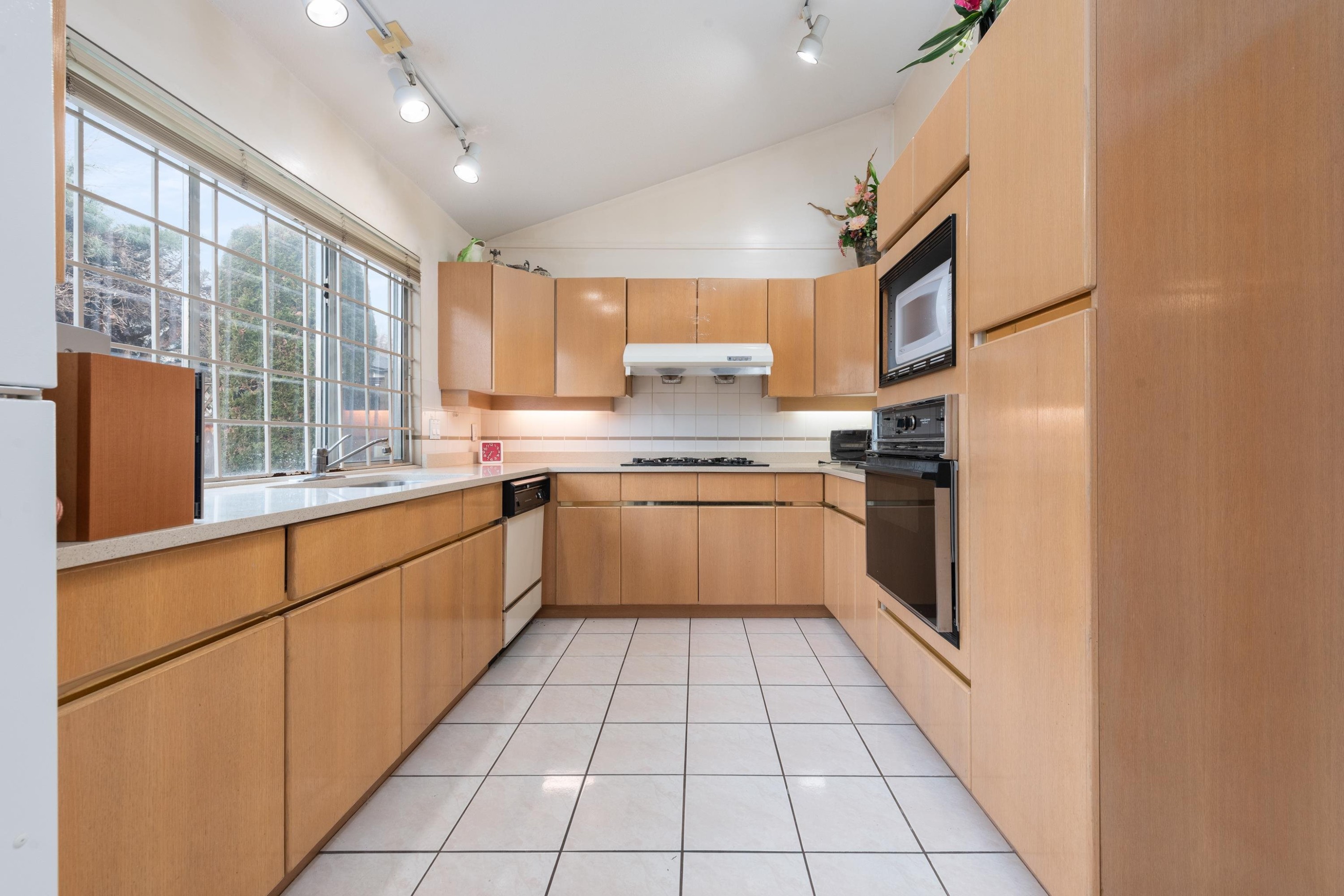 3606 Mckay Drive, Richmond, BC