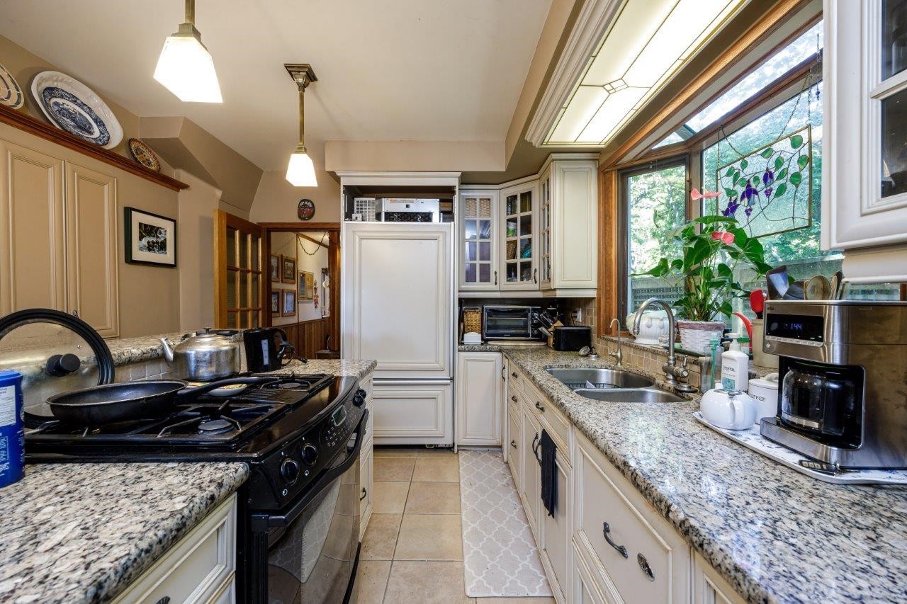 368 Kings Road E, North Vancouver, BC