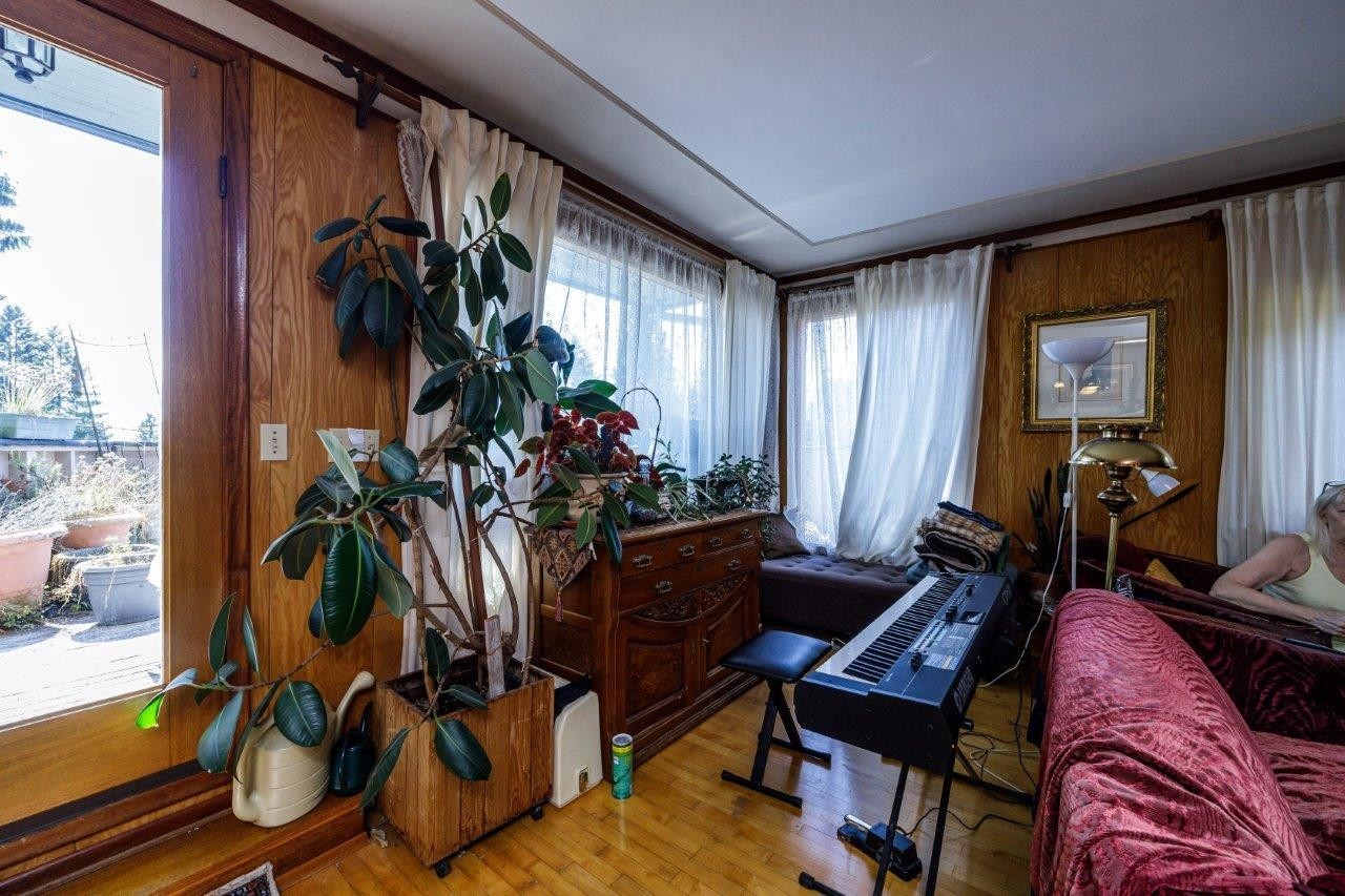 368 Kings Road E, North Vancouver, BC