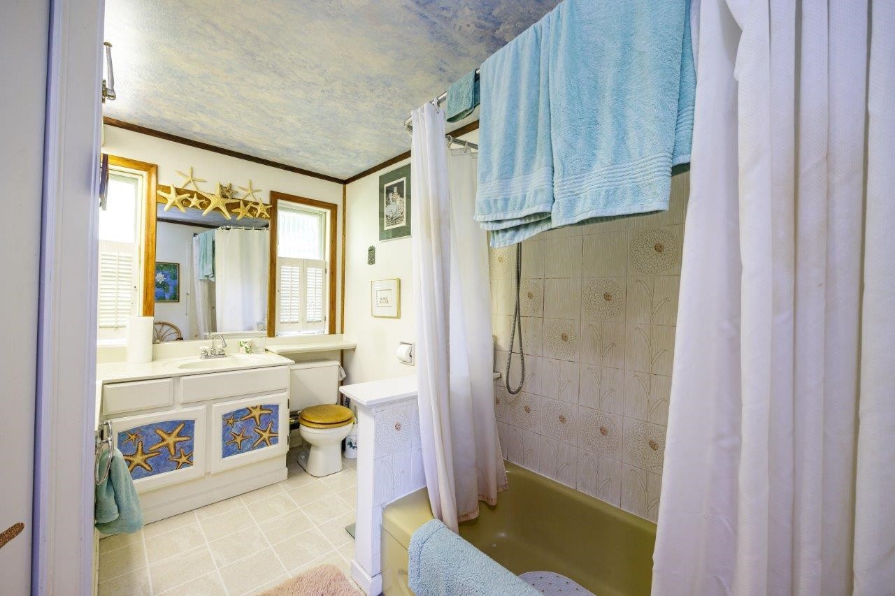 368 Kings Road E, North Vancouver, BC