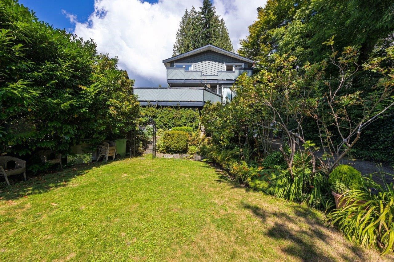 368 Kings Road E, North Vancouver, BC