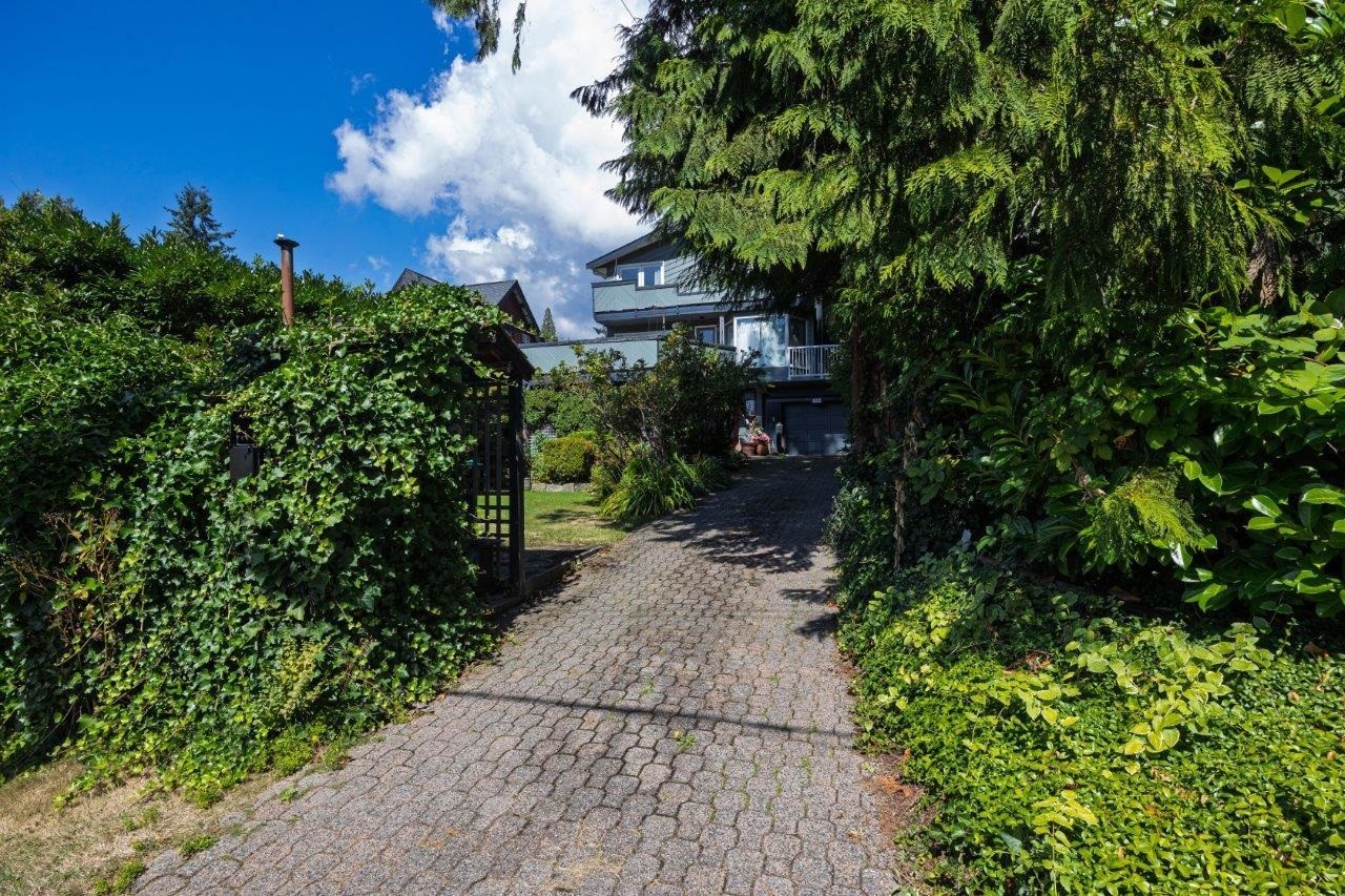 368 Kings Road E, North Vancouver, BC