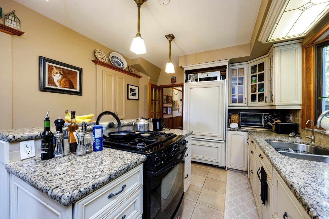 368 Kings Road E, North Vancouver, BC