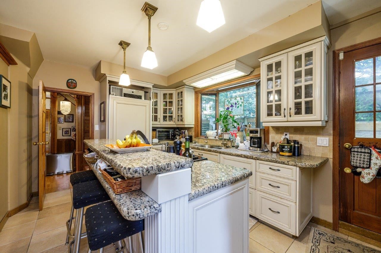 368 Kings Road E, North Vancouver, BC