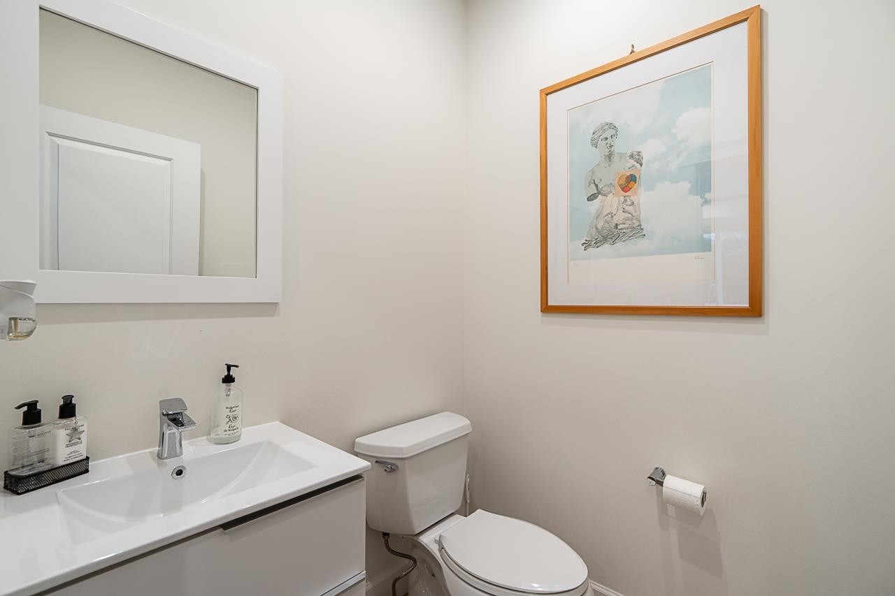 359 13Th Street E, North Vancouver, BC