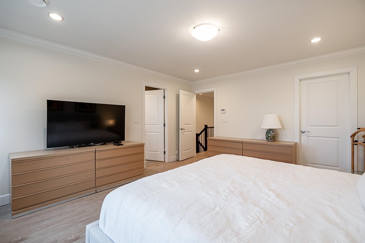 359 13Th Street E, North Vancouver, BC