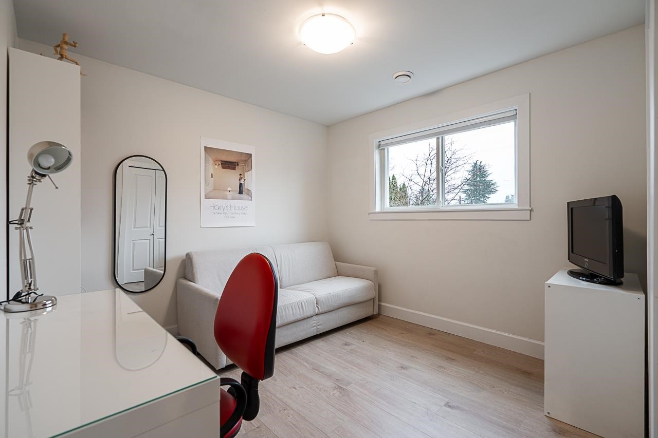 359 13Th Street E, North Vancouver, BC