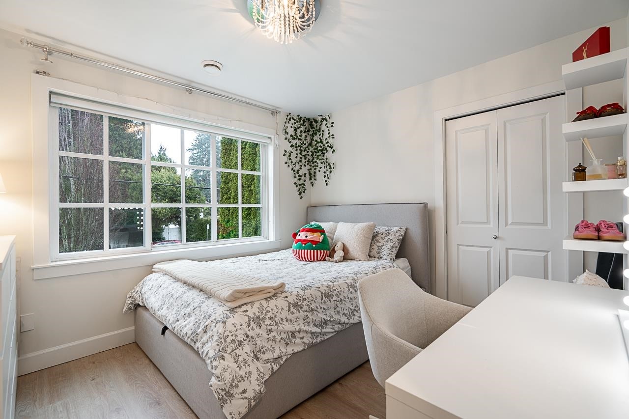 359 13Th Street E, North Vancouver, BC