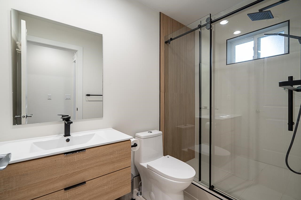 359 13Th Street E, North Vancouver, BC