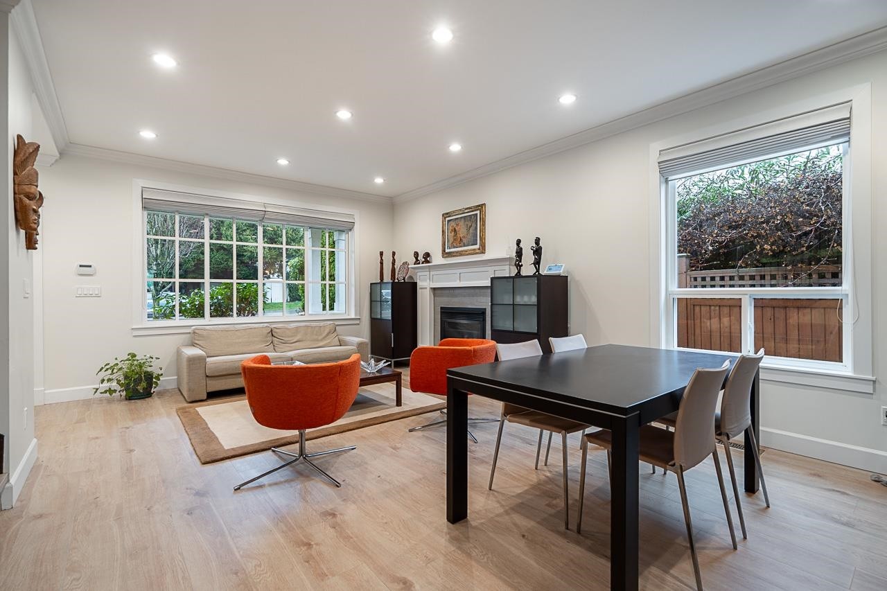 359 13Th Street E, North Vancouver, BC