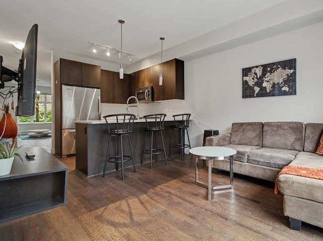 1605-8485 New Haven Close, Burnaby, BC