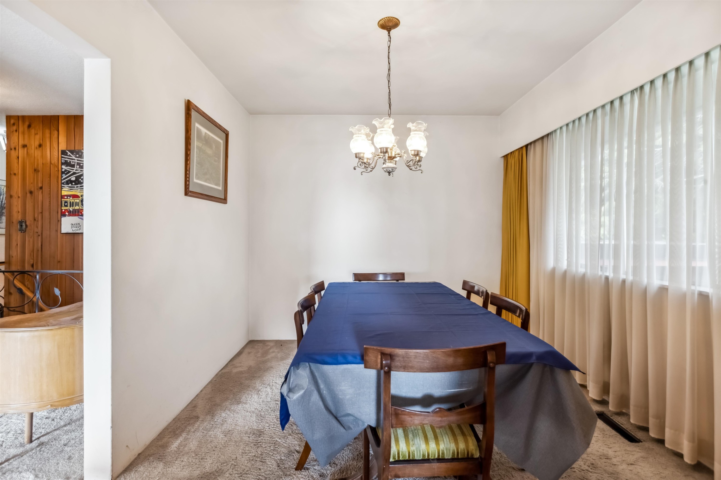 2575 Queens Avenue, West Vancouver, BC